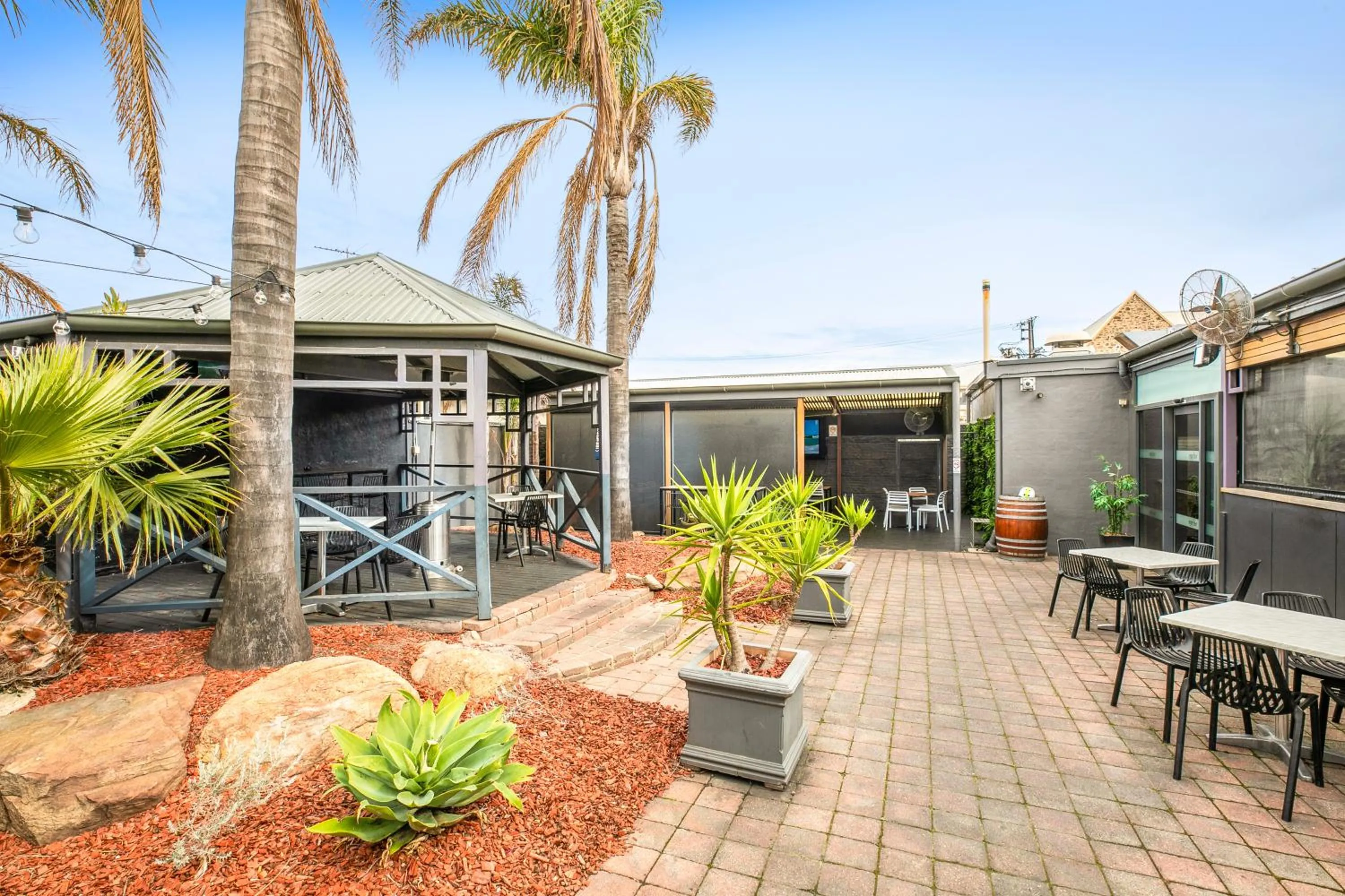 Lunch in Nightcap at Exeter Hotel