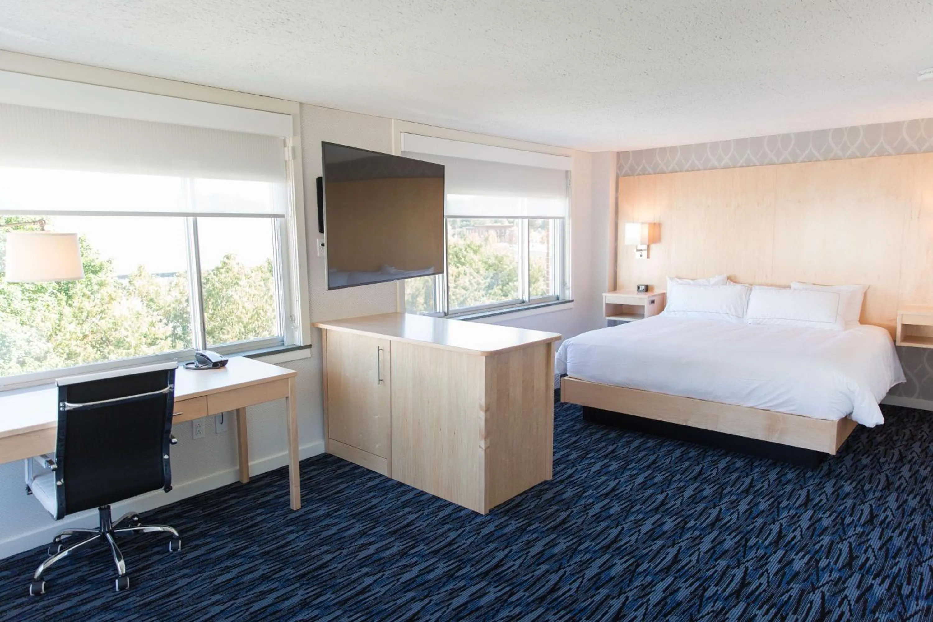 Bedroom, Bed in Capitol Plaza Hotel Montpelier Tapestry Collection by Hilton