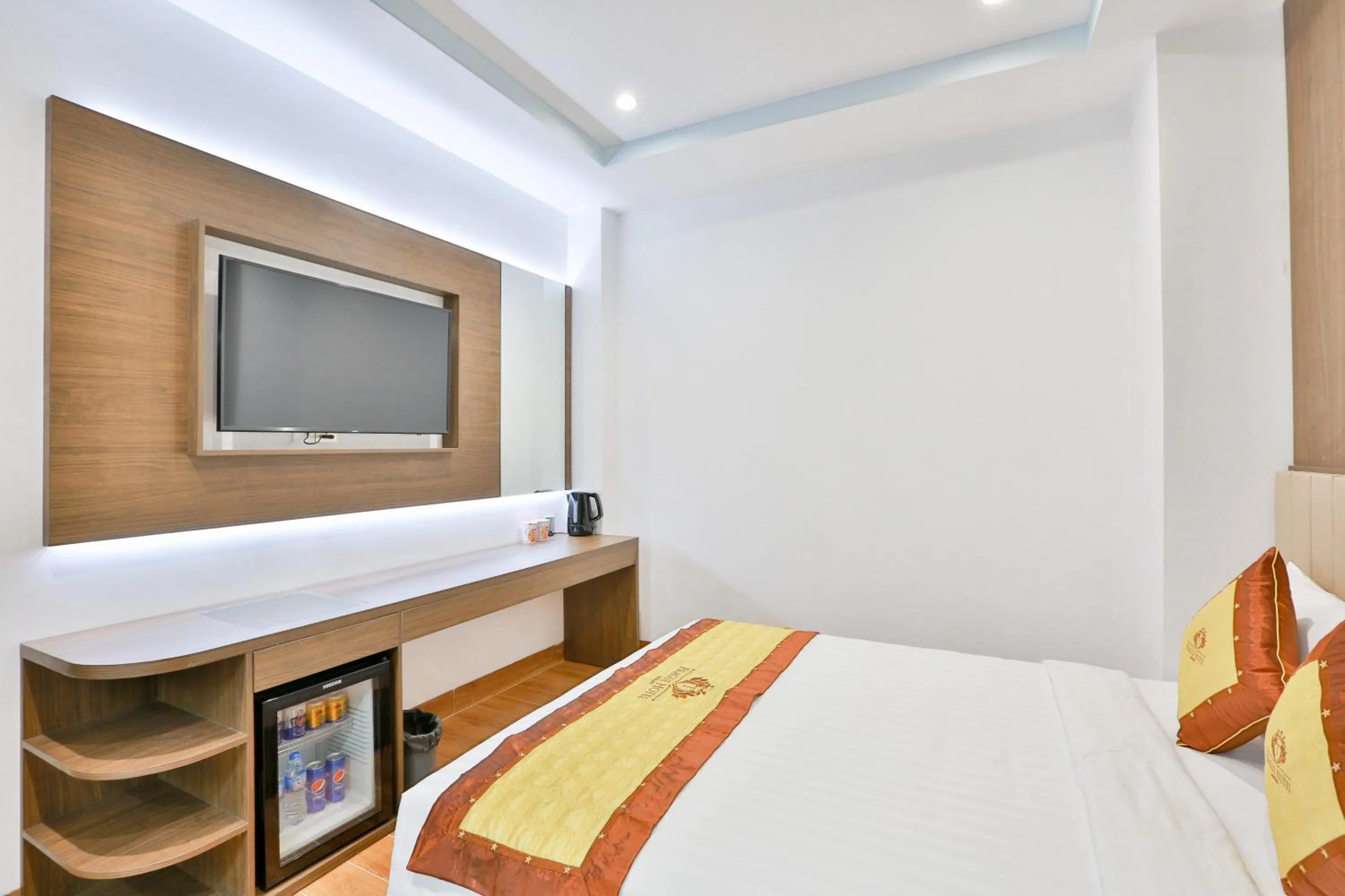 TV and multimedia, Bed in Prague Saigon Airport Hotel