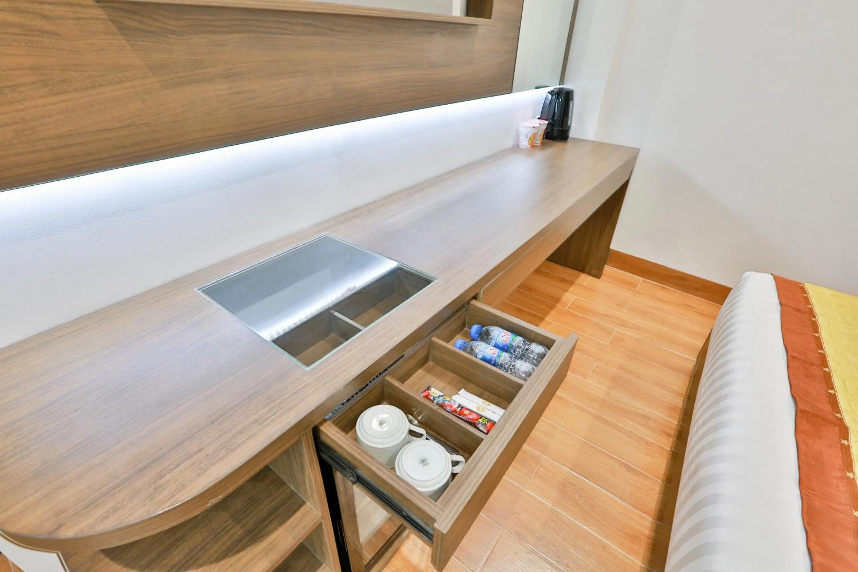 Coffee/tea facilities, Bed in Prague Saigon Airport Hotel