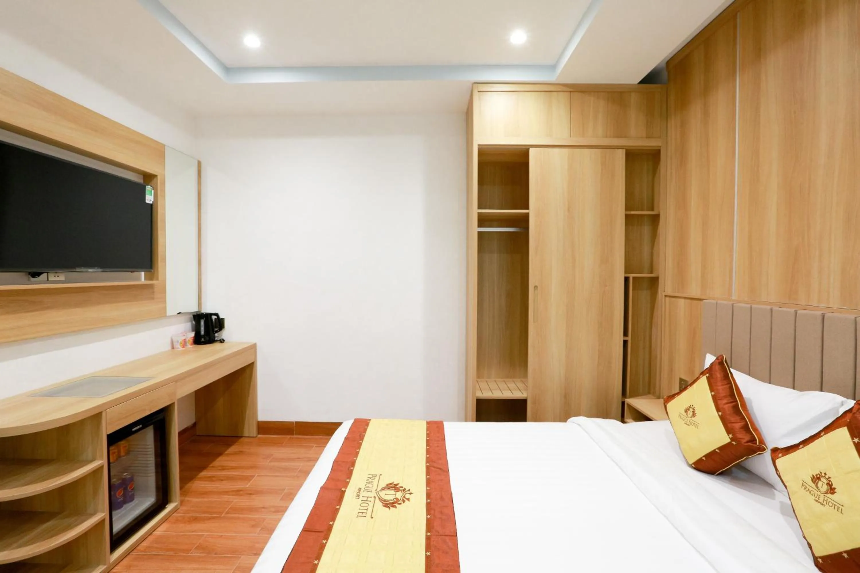 TV and multimedia, Bed in Prague Saigon Airport Hotel