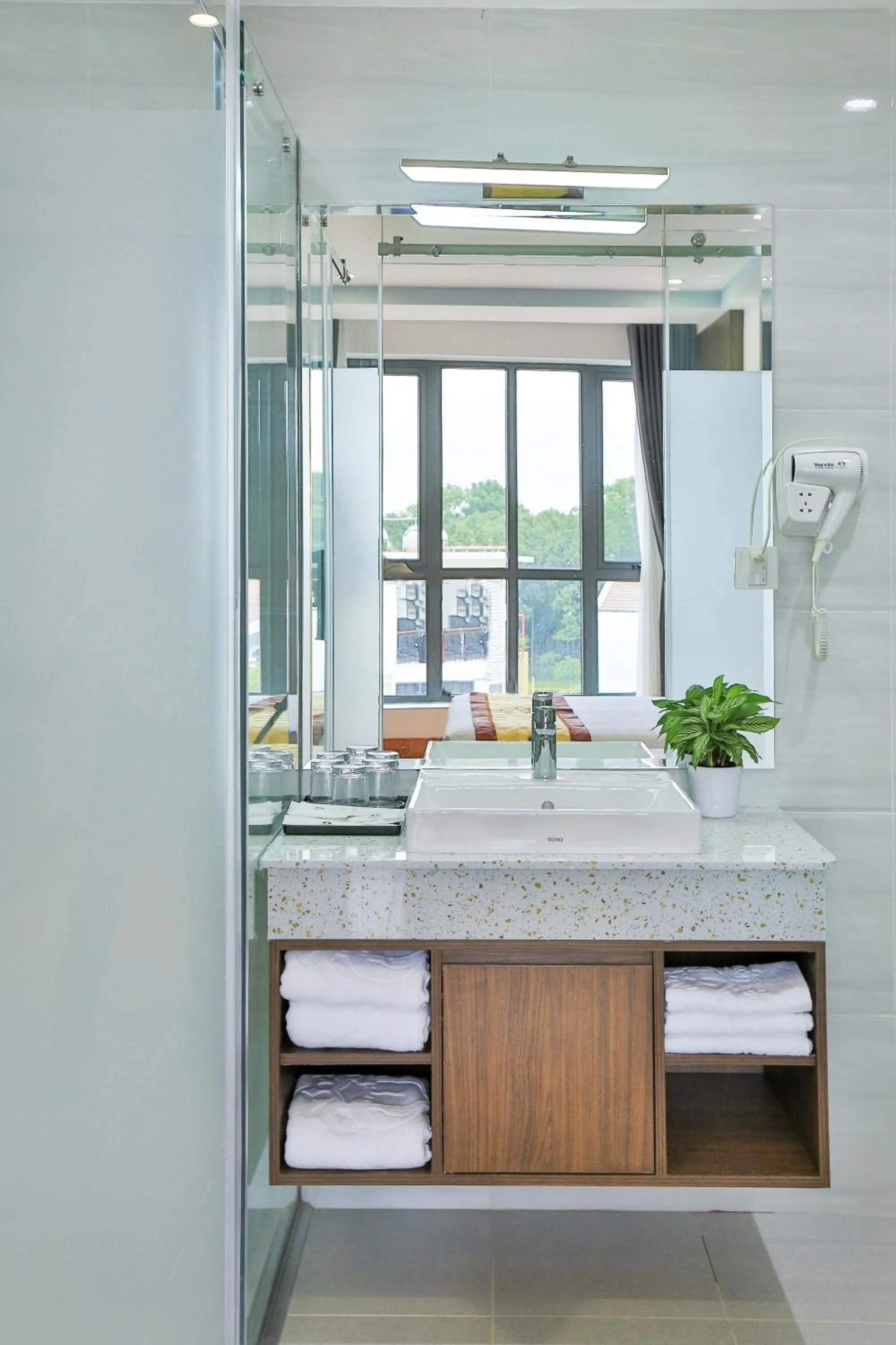 Bathroom in Prague Saigon Airport Hotel