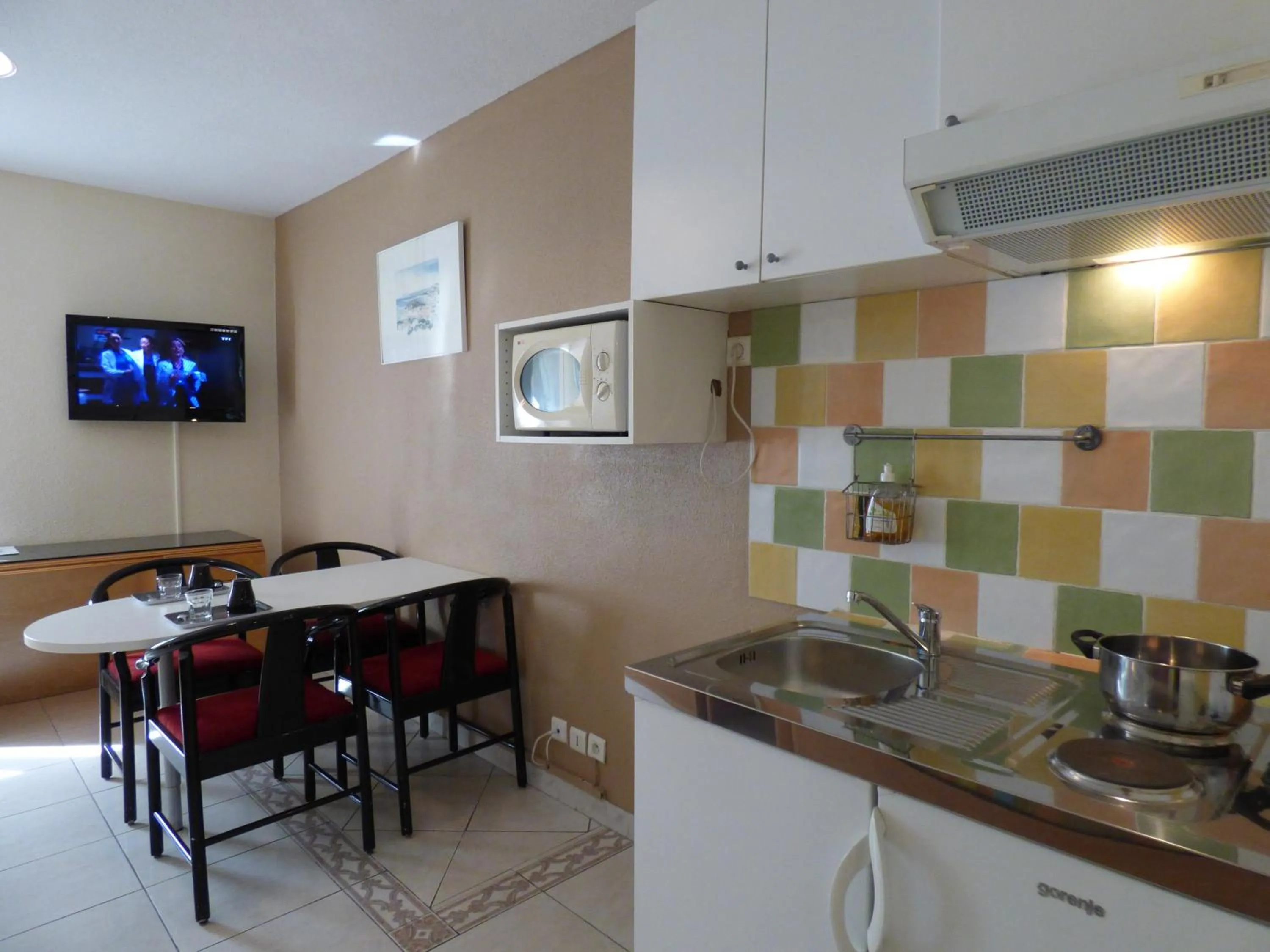 Dining area in Appart'Hotel Festival Sud Suites - Avignon TGV