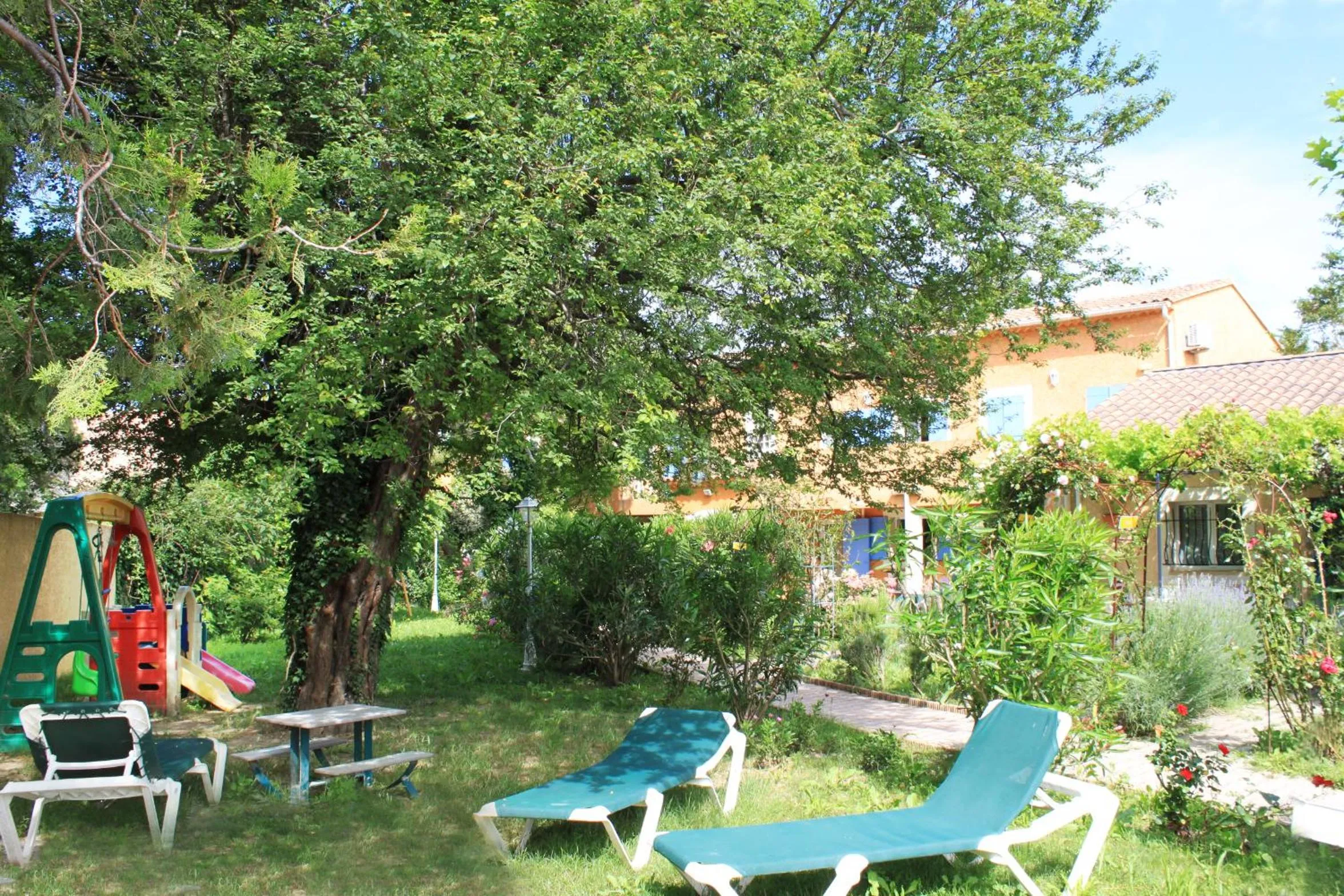 Garden in Appart'Hotel Festival Sud Suites - Avignon TGV