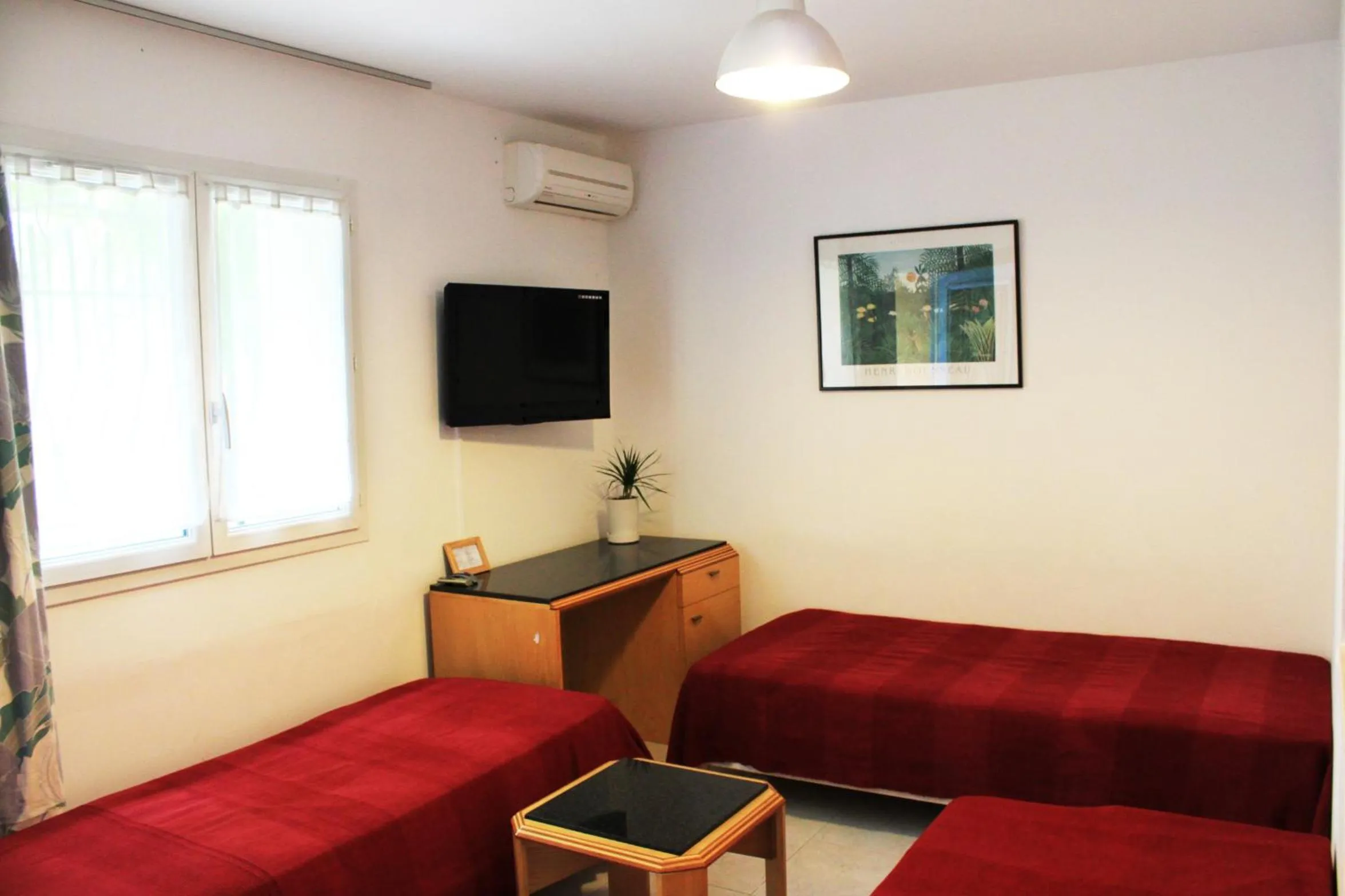 Photo of the whole room in Appart'Hotel Festival Sud Suites - Avignon TGV