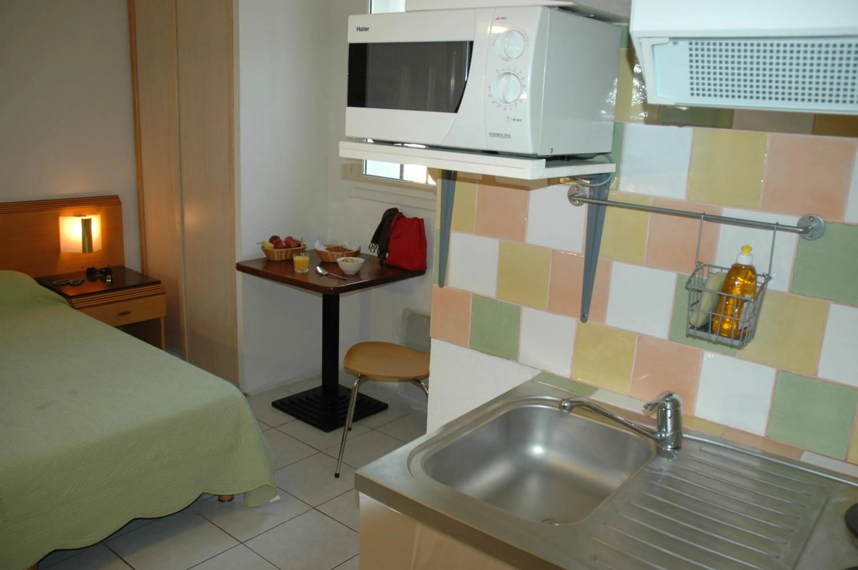 Dining area in Appart'Hotel Festival Sud Suites - Avignon TGV