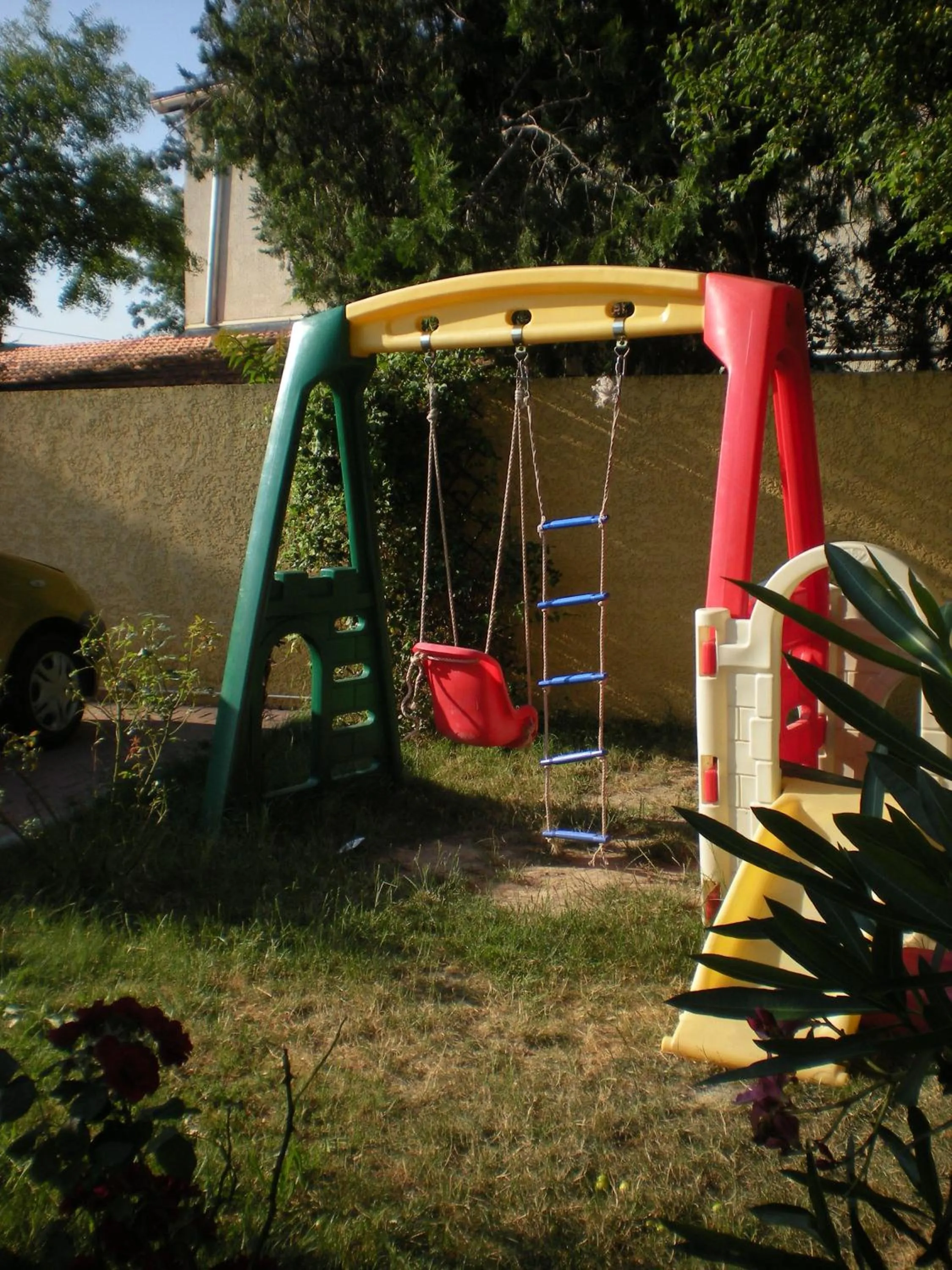 Children play ground in Appart'Hotel Festival Sud Suites - Avignon TGV