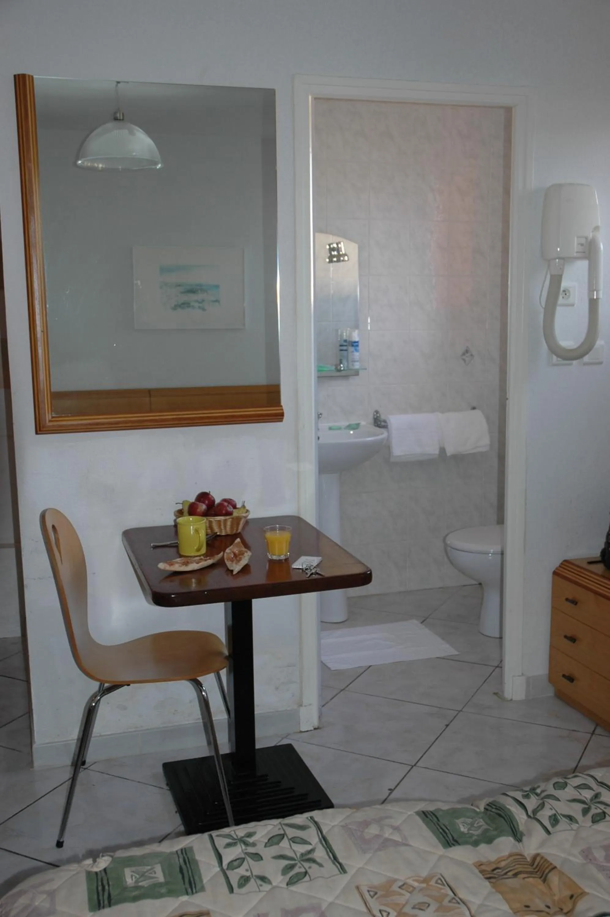 Shower in Appart'Hotel Festival Sud Suites - Avignon TGV
