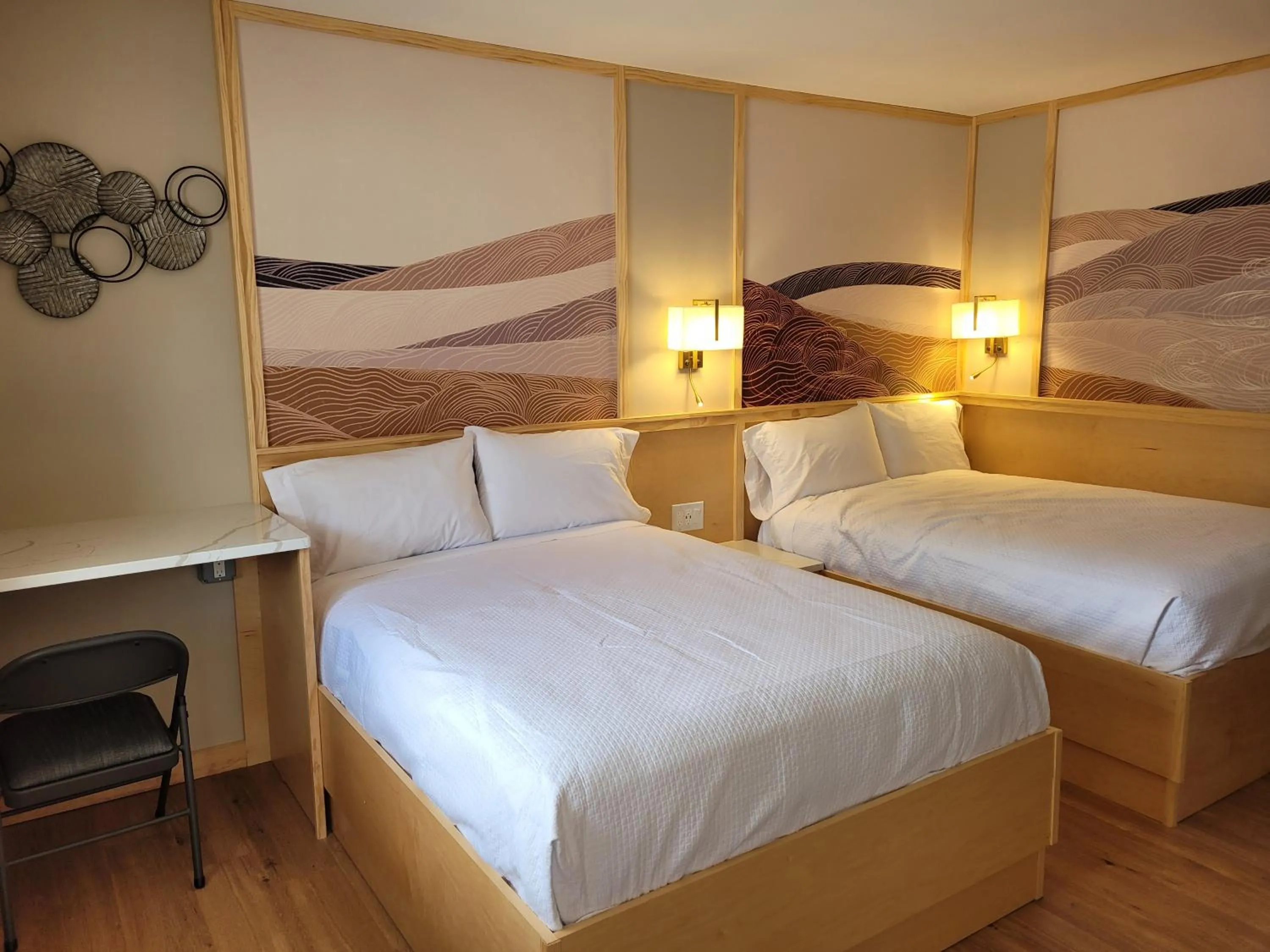 Bed in Greenview Inn Riverhead