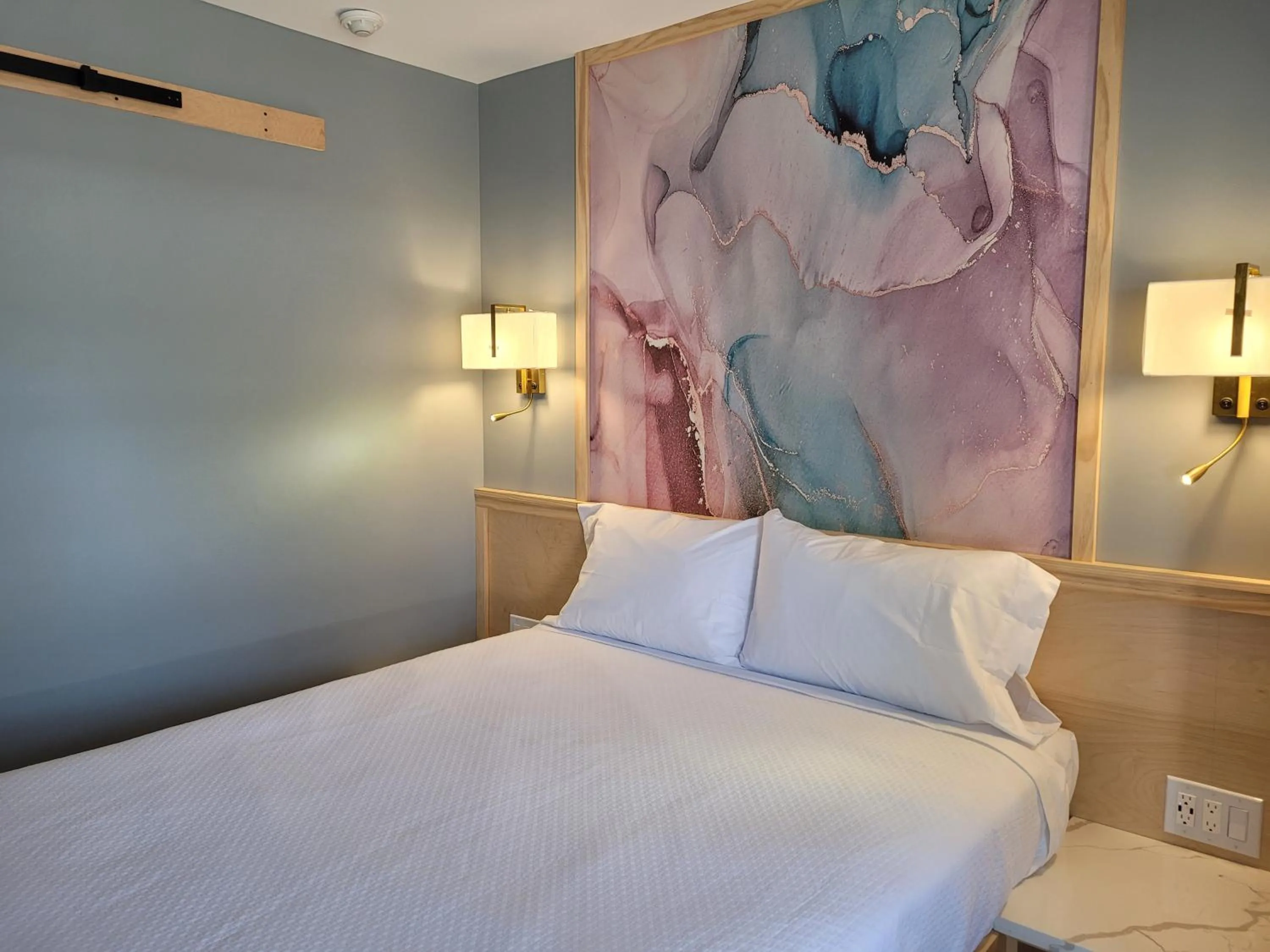 Bed in Greenview Inn Riverhead