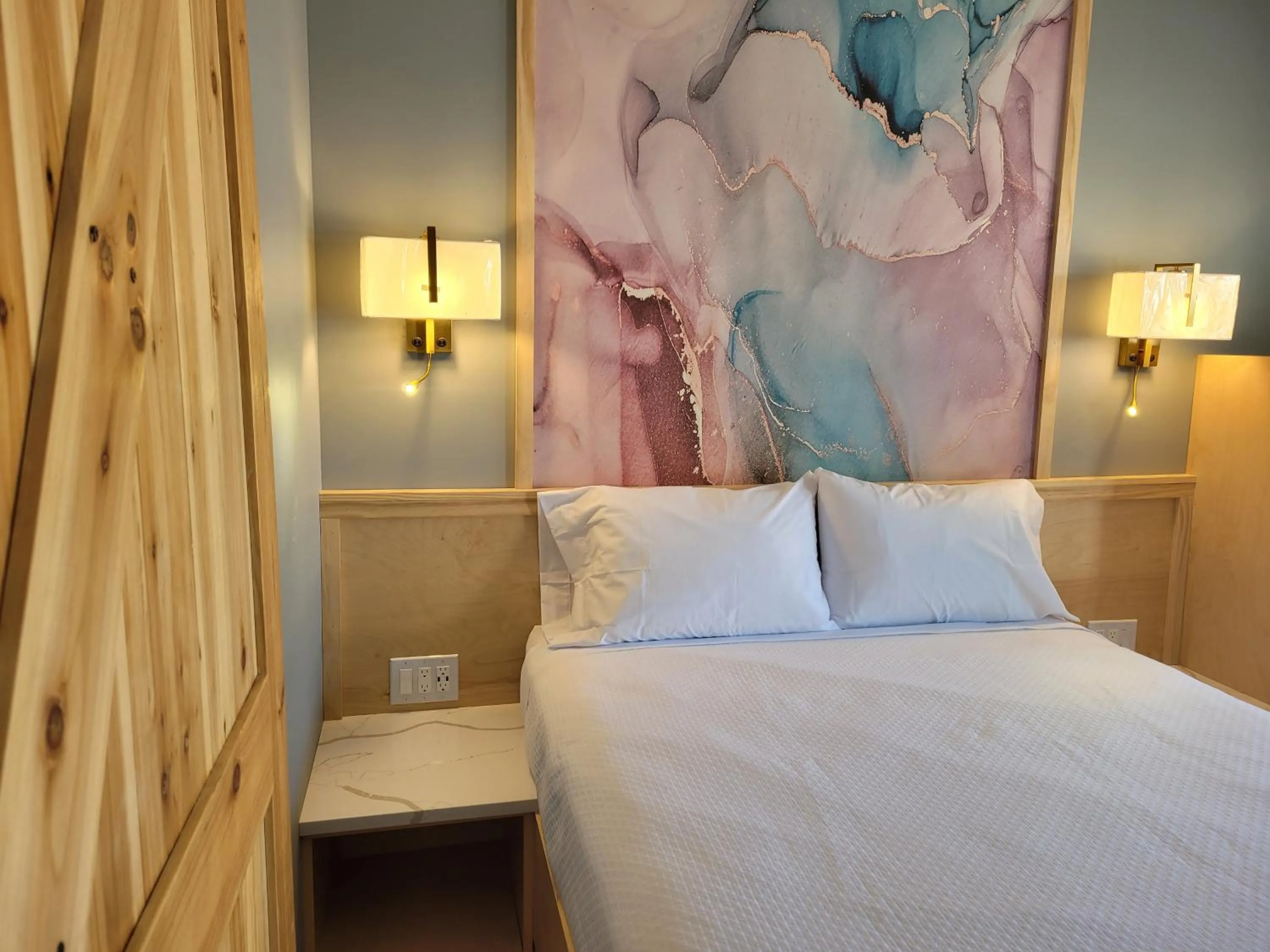 Bed in Greenview Inn Riverhead