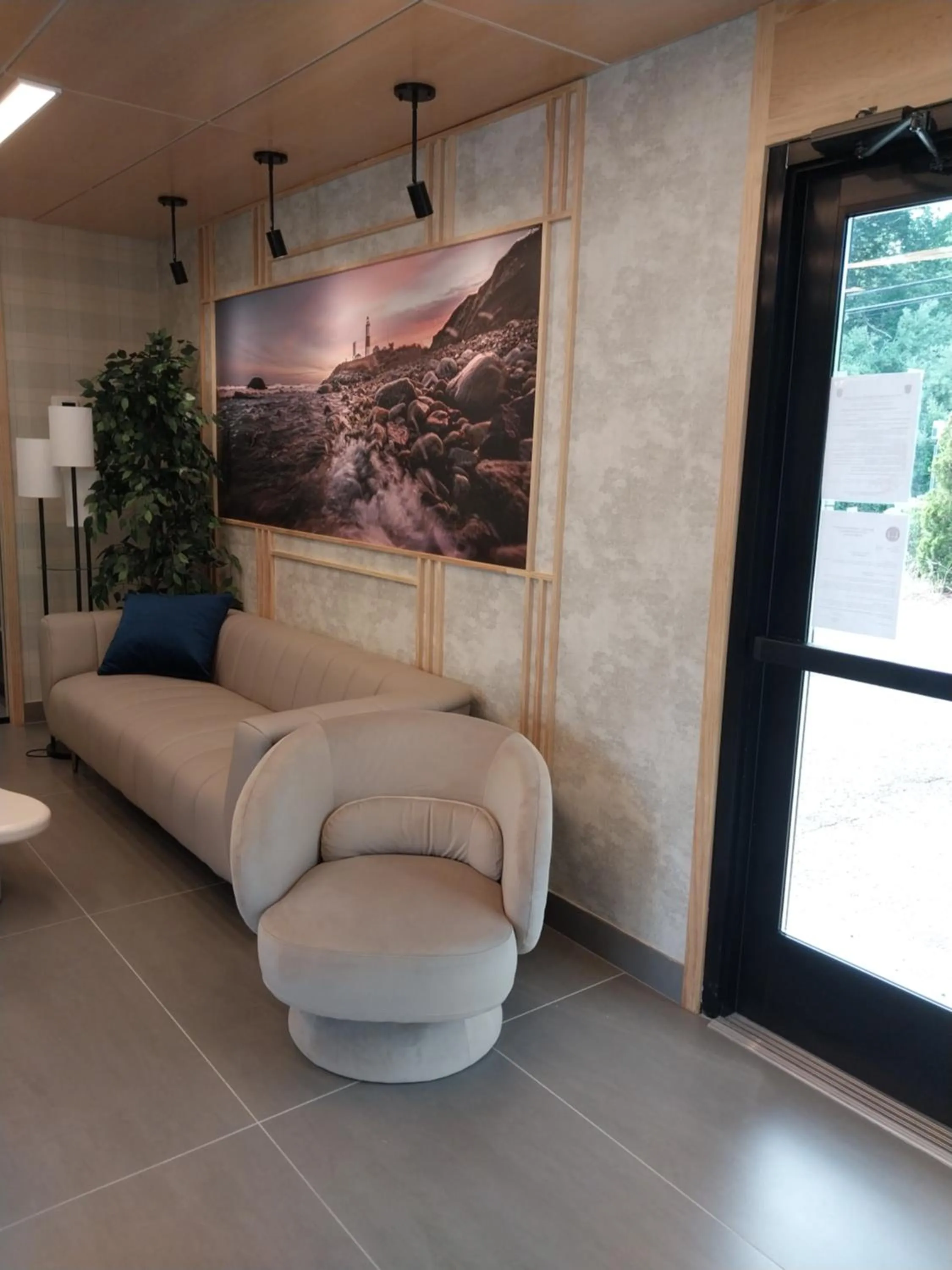 Seating area in Greenview Inn Riverhead