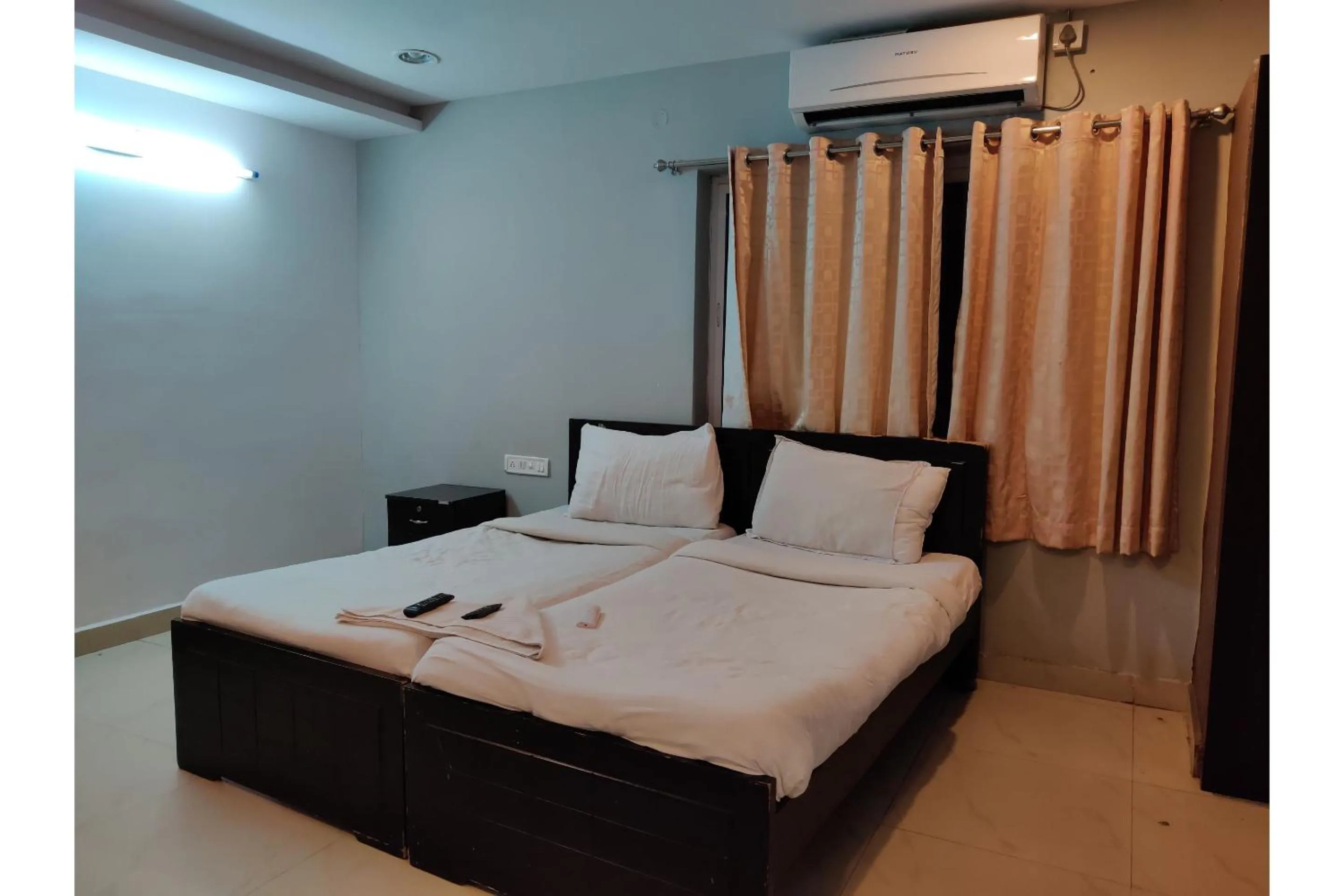 Bedroom, Bed in Collection O Jubilee Banjara Suites
