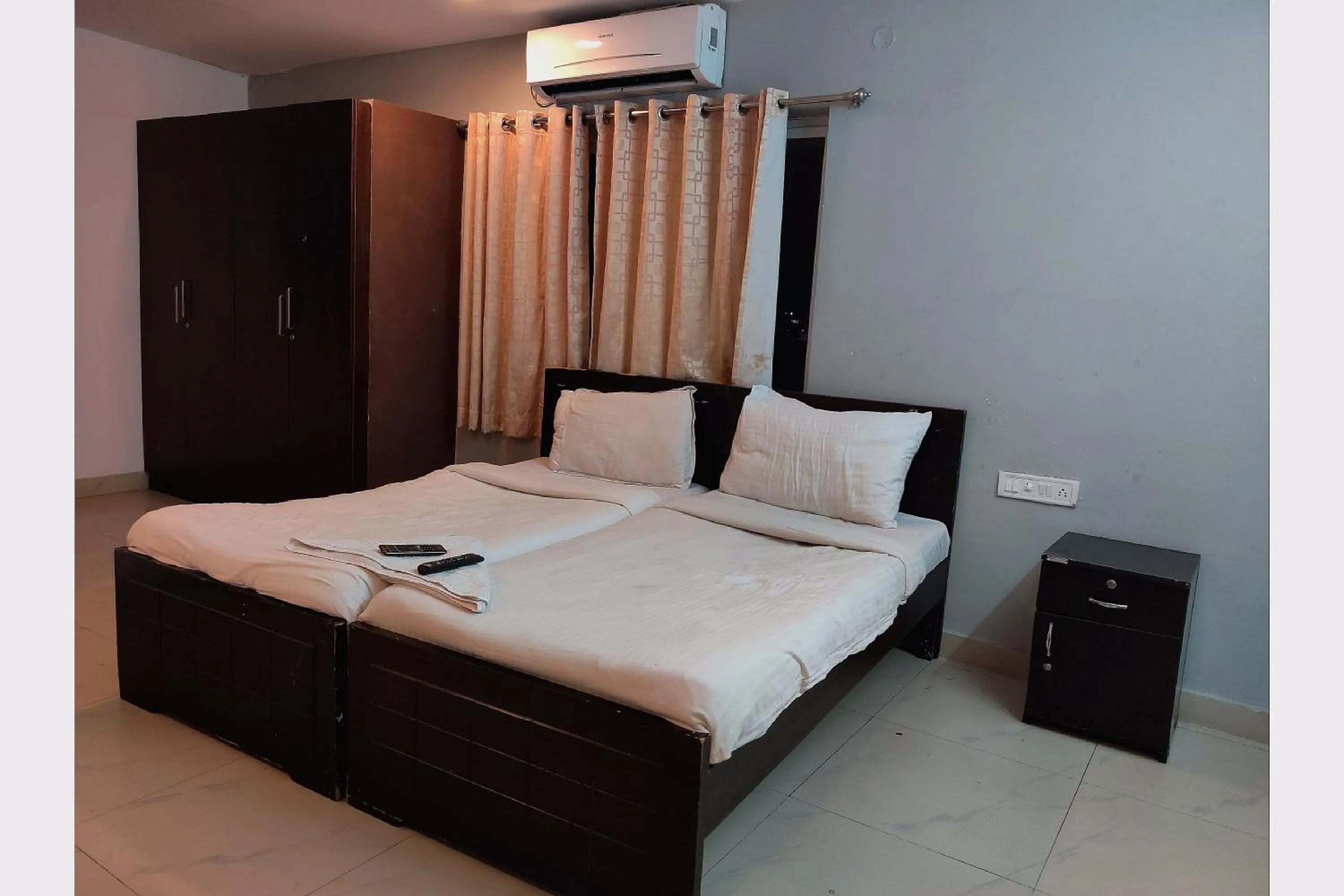 Bedroom, Bed in Collection O Jubilee Banjara Suites