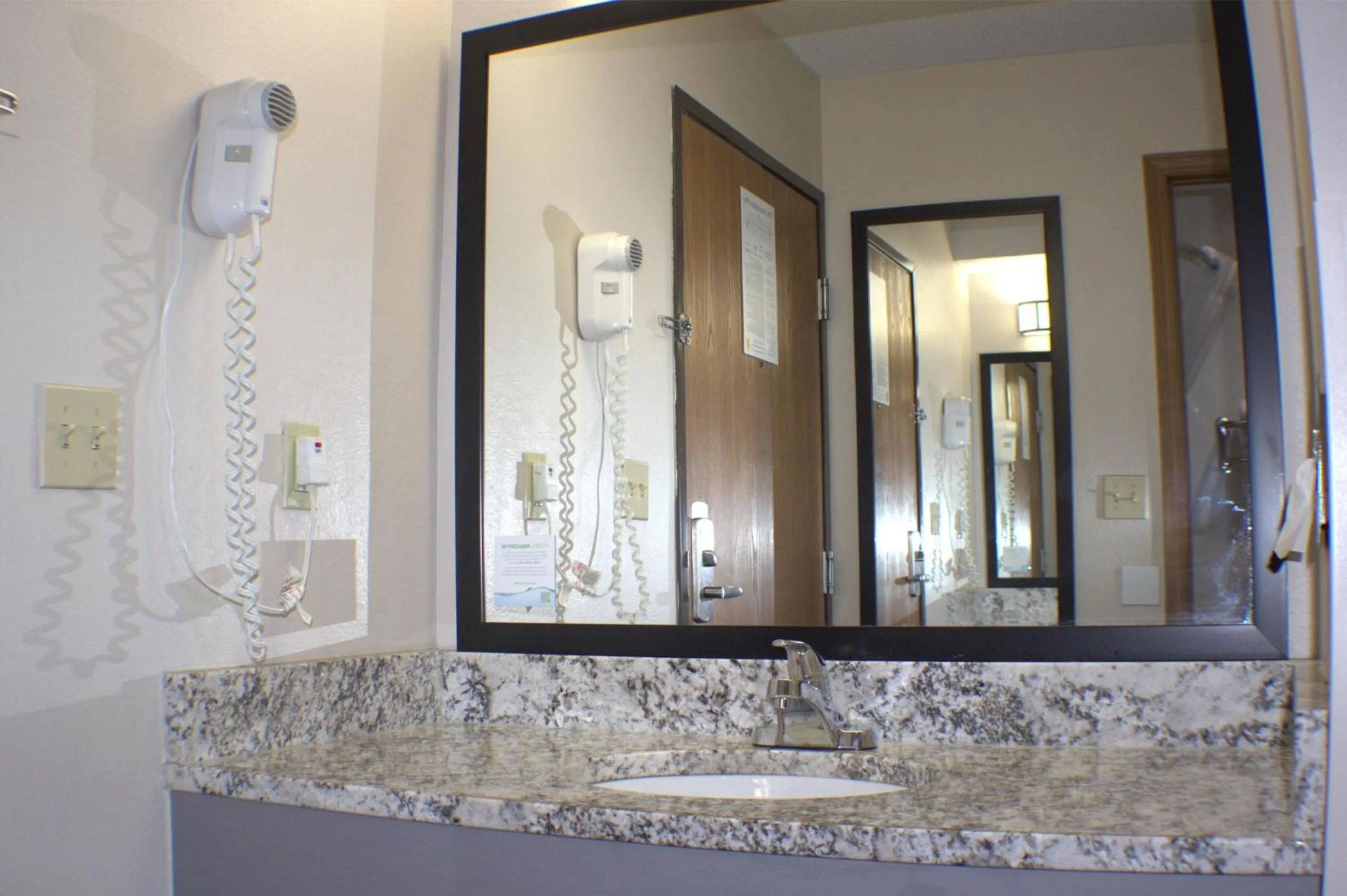 Photo of the whole room in Super 8 by Wyndham Gardner