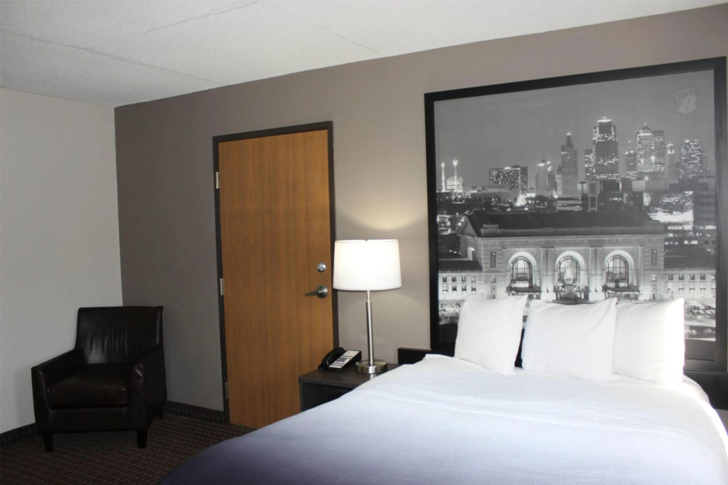 Photo of the whole room, Bed in Super 8 by Wyndham Gardner