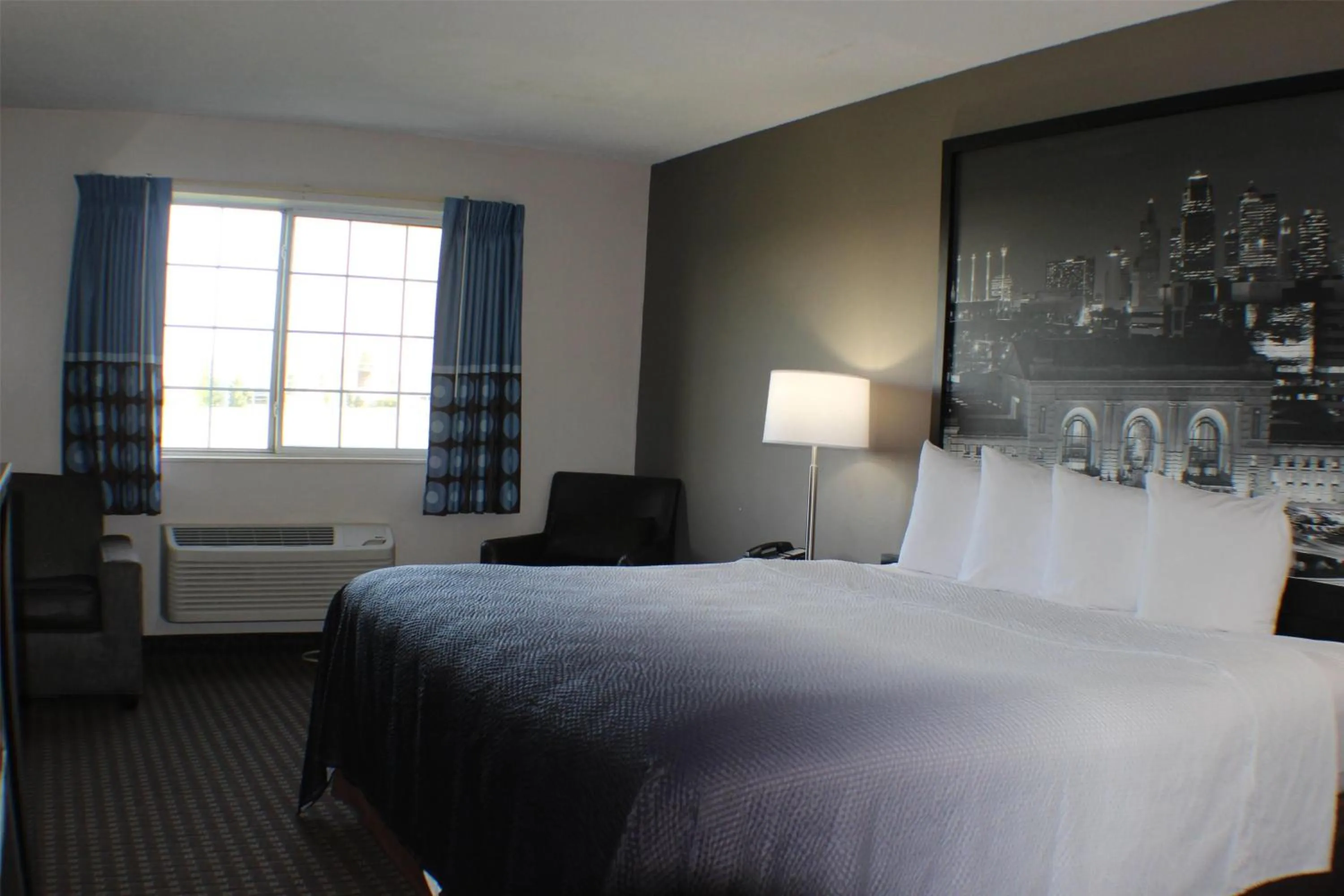 Photo of the whole room, Bed in Super 8 by Wyndham Gardner