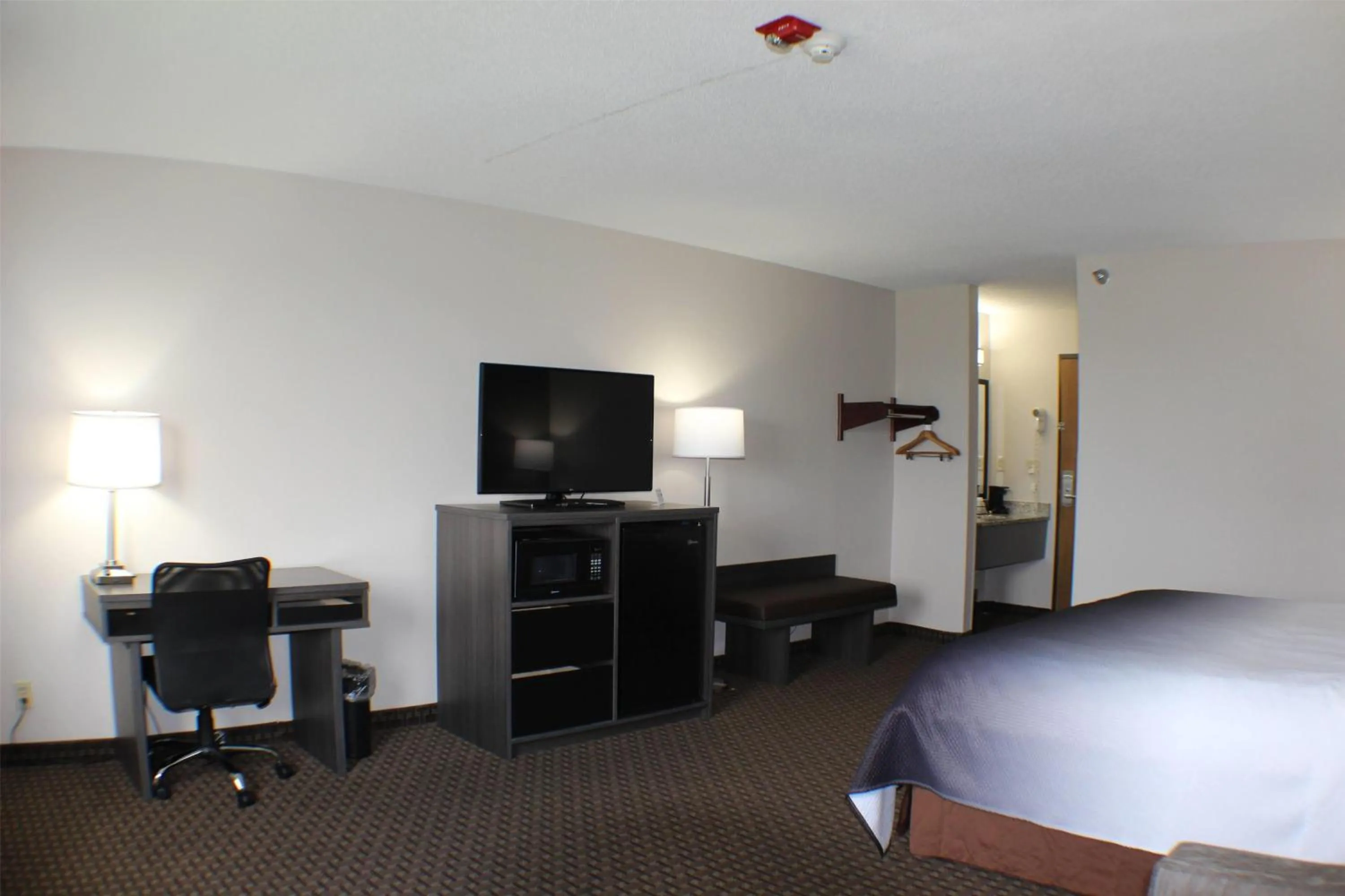 Photo of the whole room, Bed in Super 8 by Wyndham Gardner