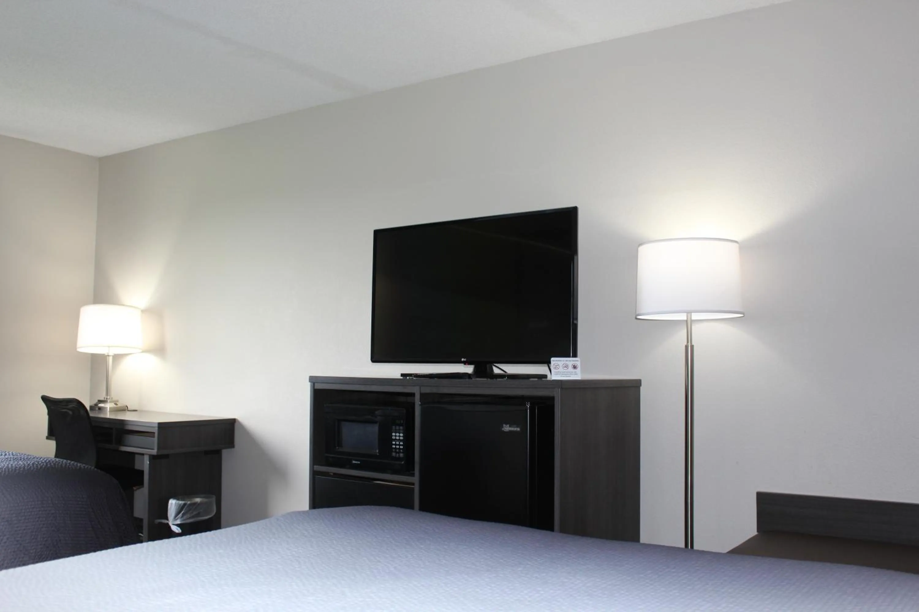 TV and multimedia in Super 8 by Wyndham Gardner