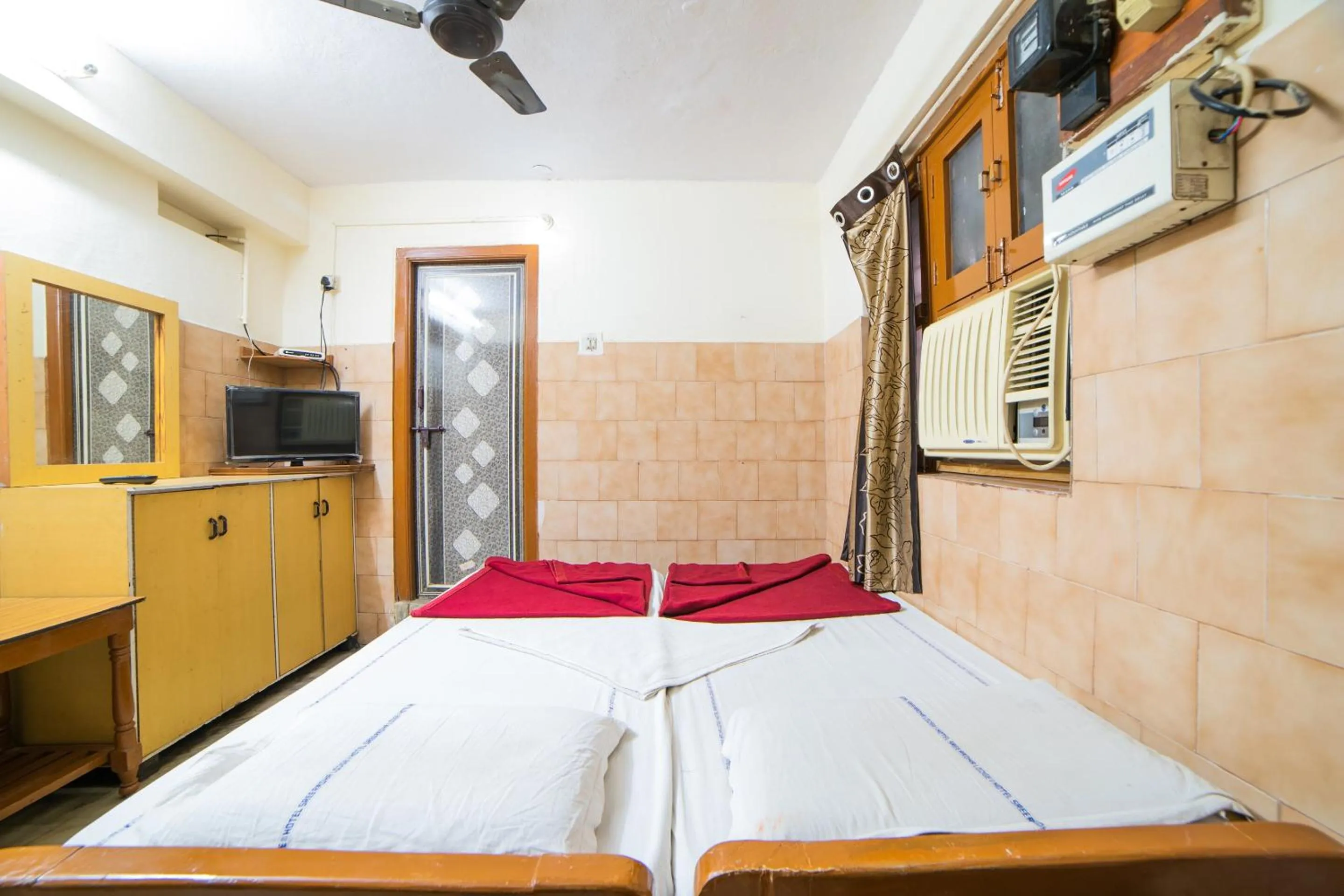 Bedroom, Bed in Hotel O Sree Radha Lodge Near Snow World