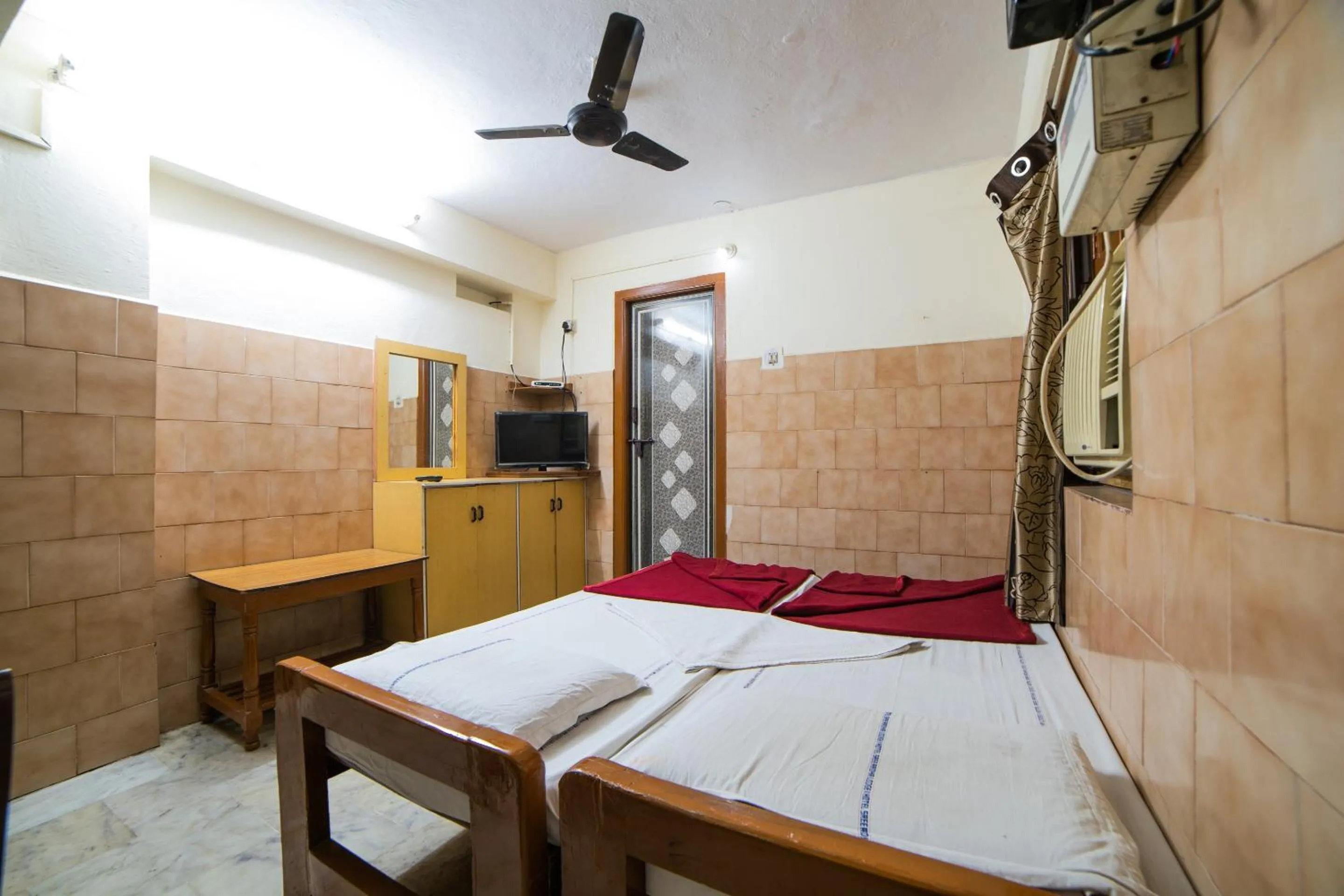 Bedroom, Bed in Hotel O Sree Radha Lodge Near Snow World
