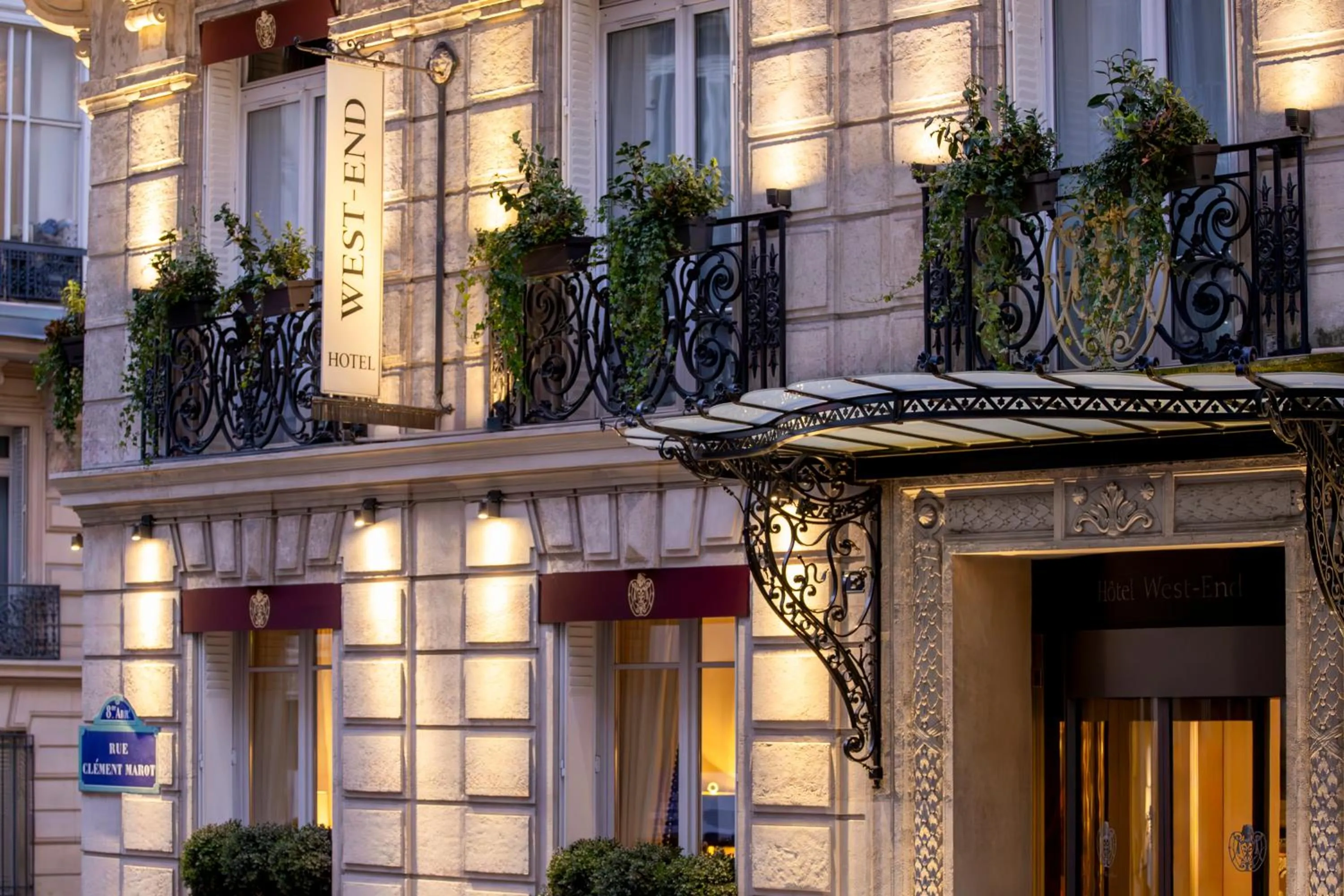 Property building in Hotel West-End