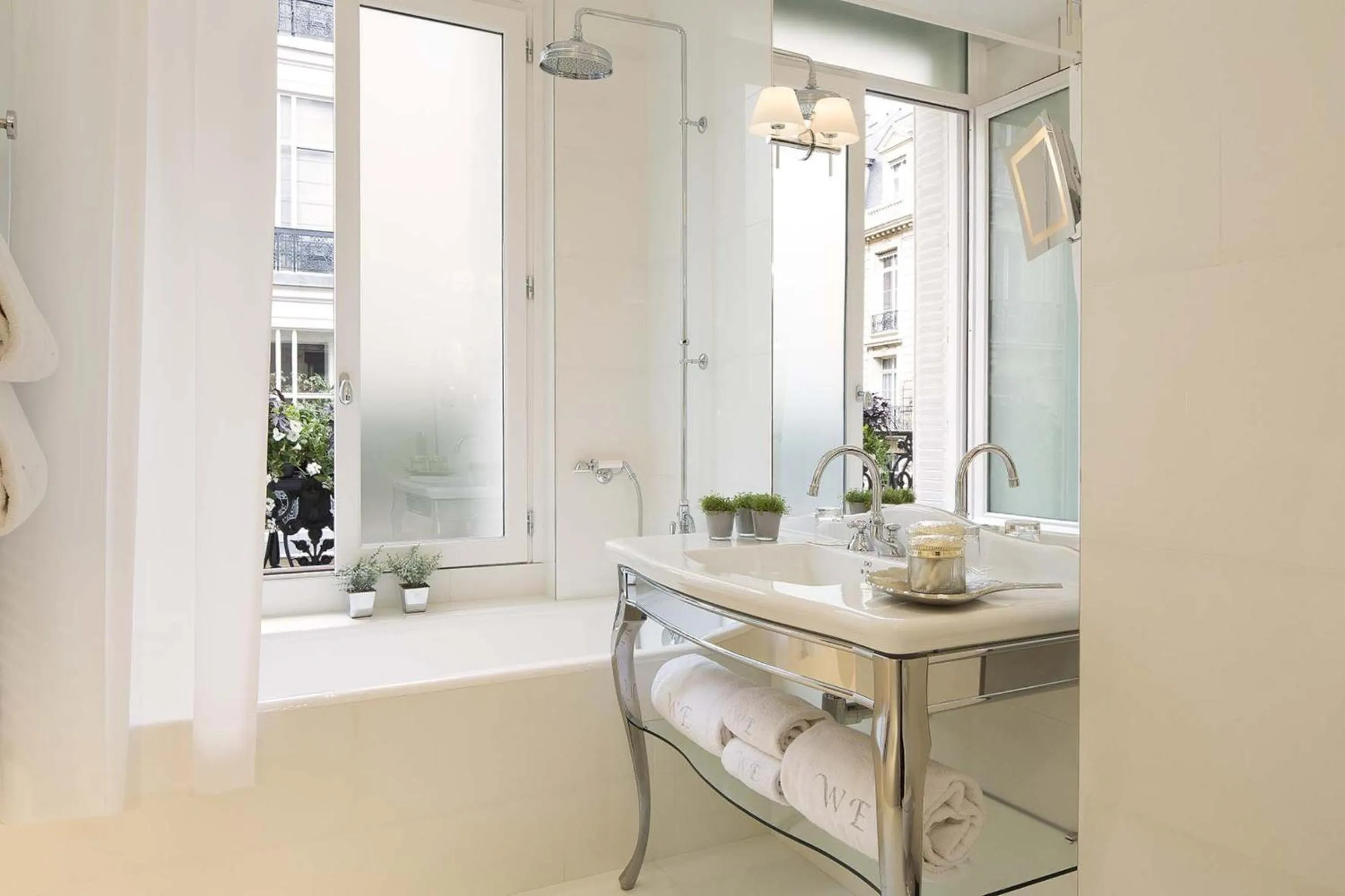 Bathroom in Hotel West-End