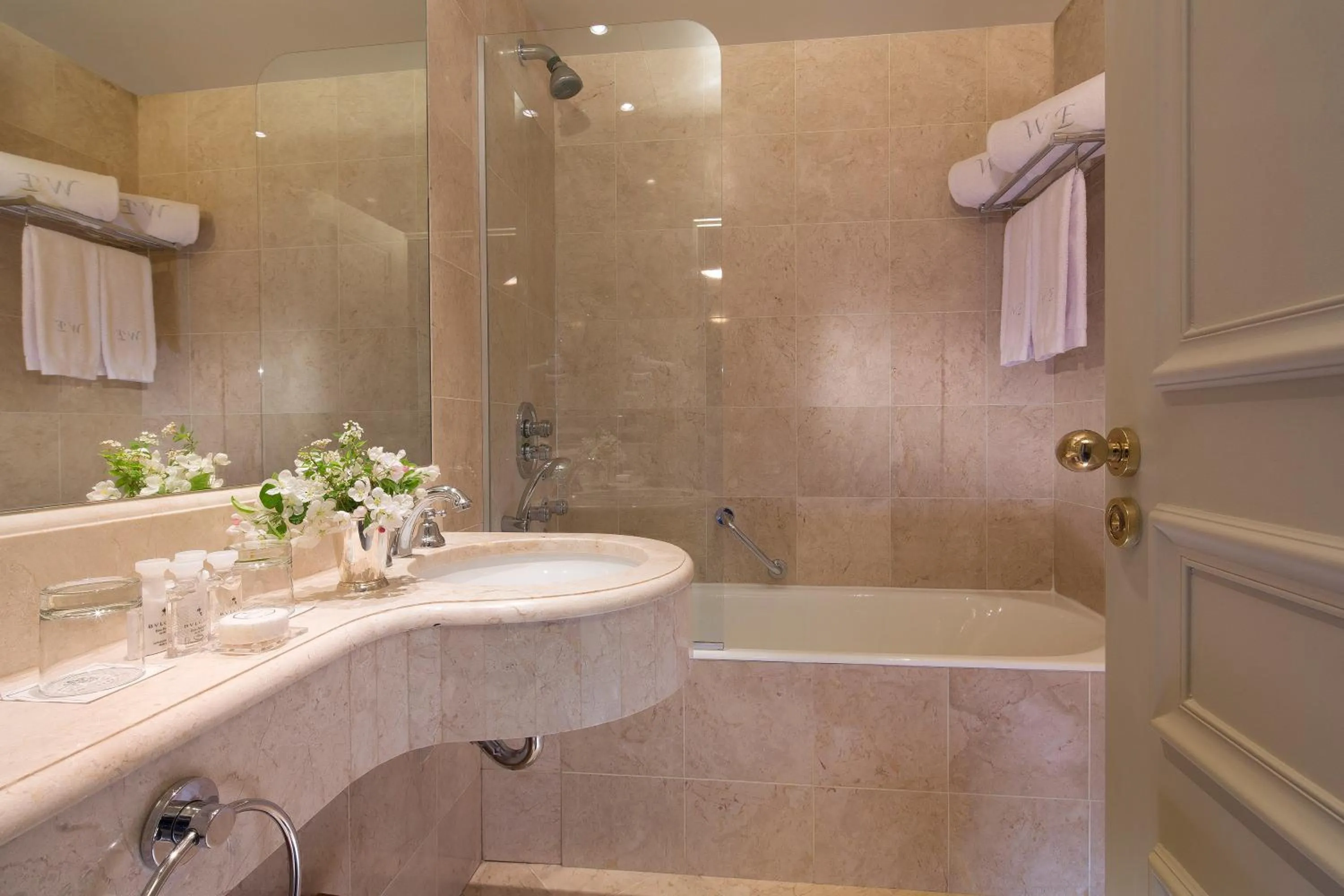 Bathroom in Hotel West-End