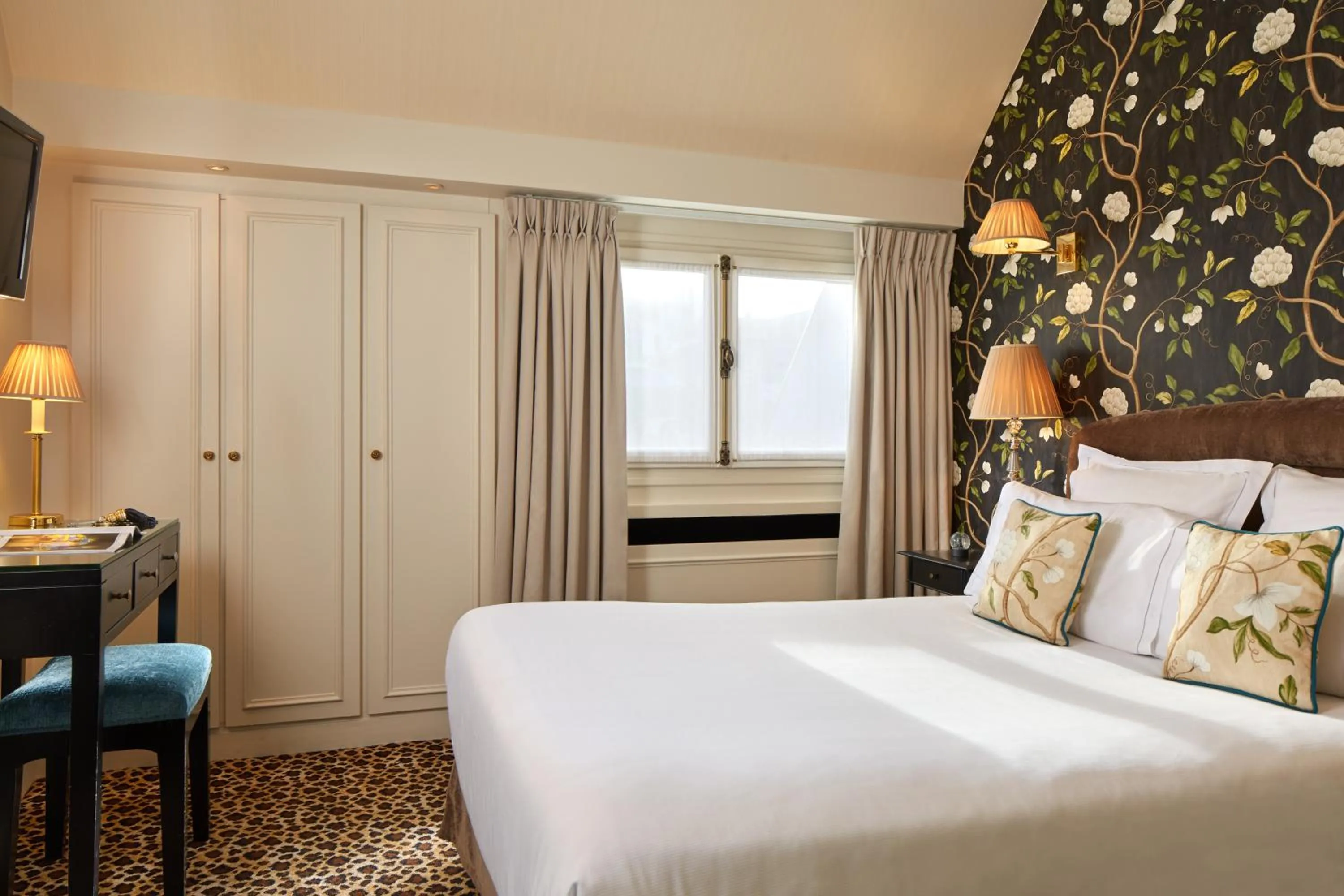 Photo of the whole room, Bed in Hotel West-End