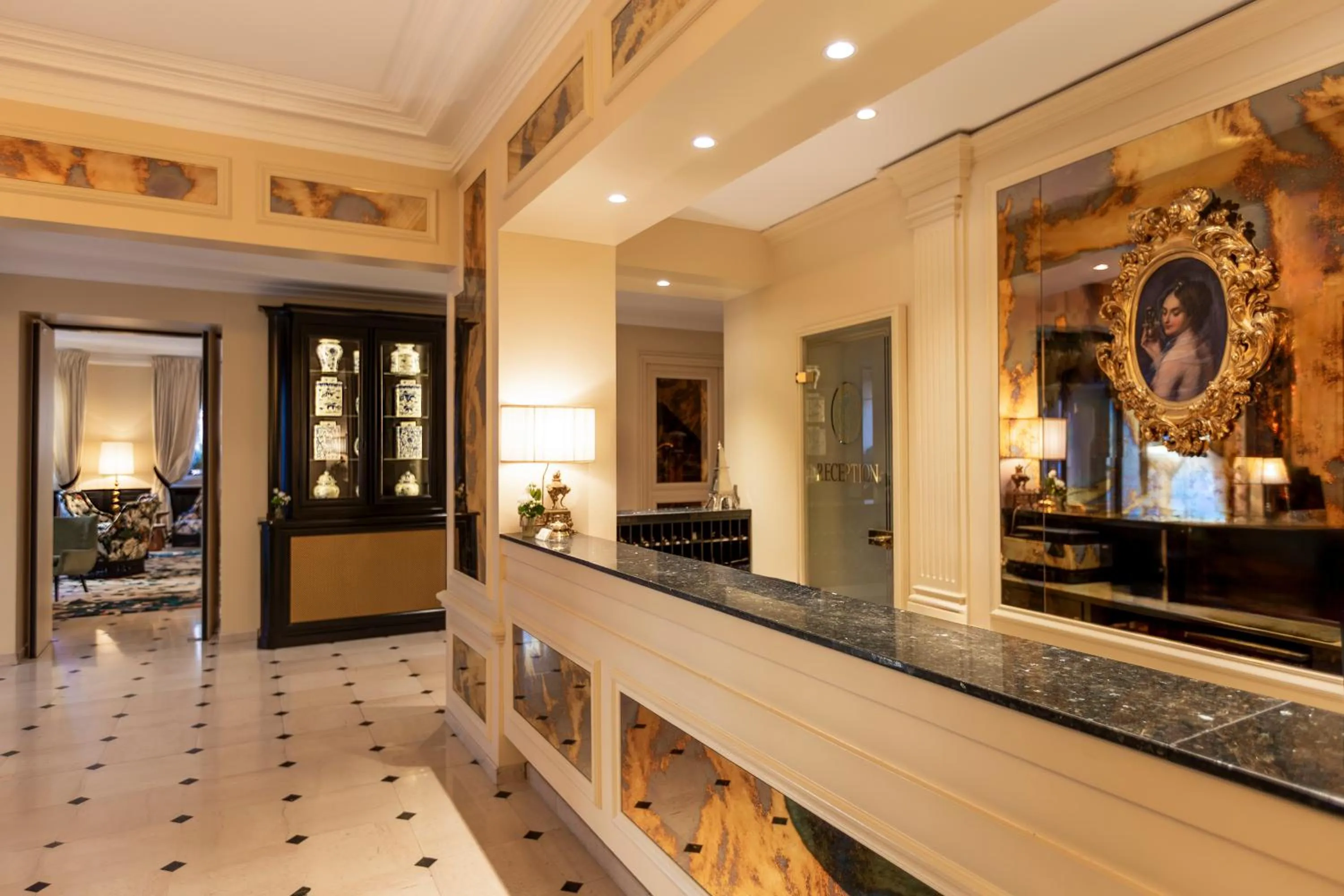 Lobby or reception in Hotel West-End