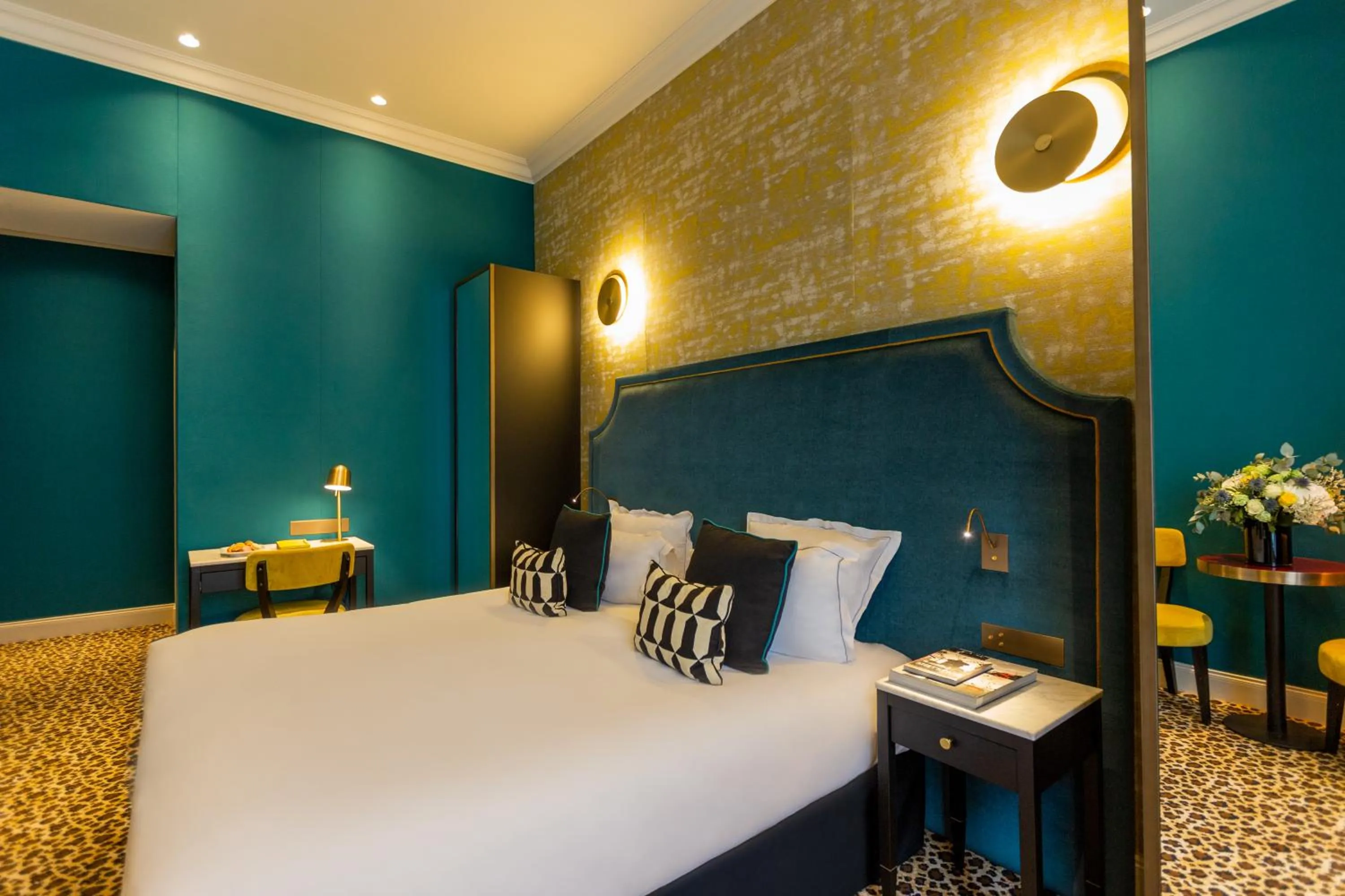 Bedroom, Bed in Hotel West-End