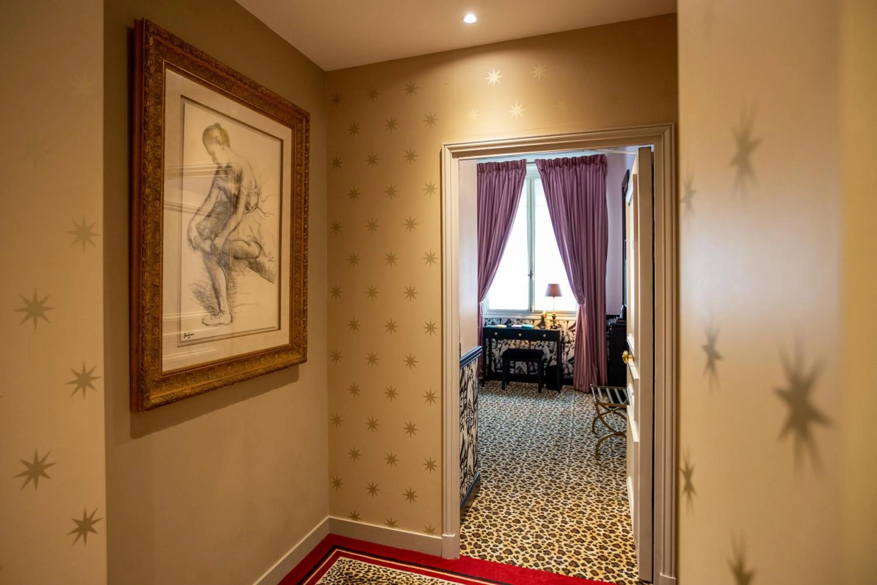 Photo of the whole room in Hotel West-End