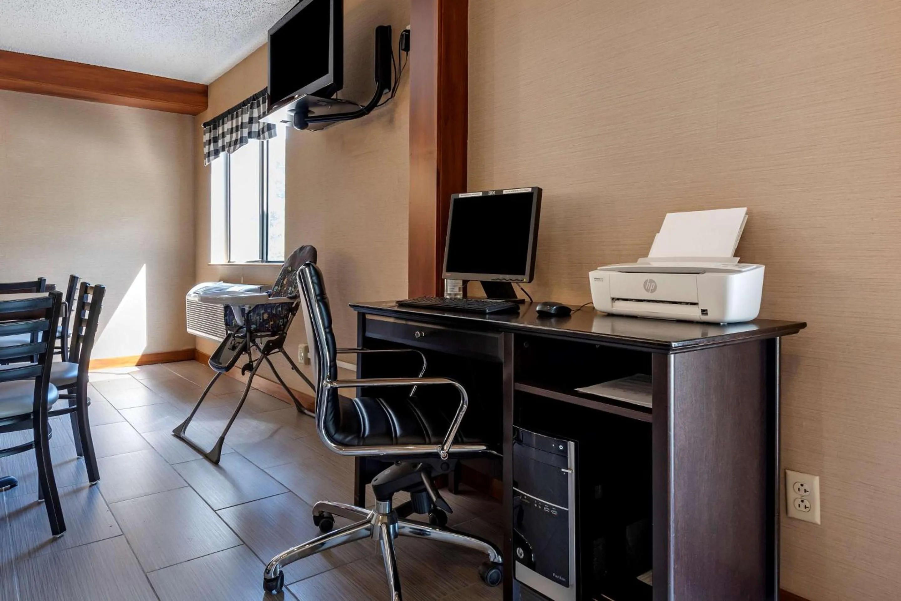 Business facilities in Quality Inn & Suites Warren