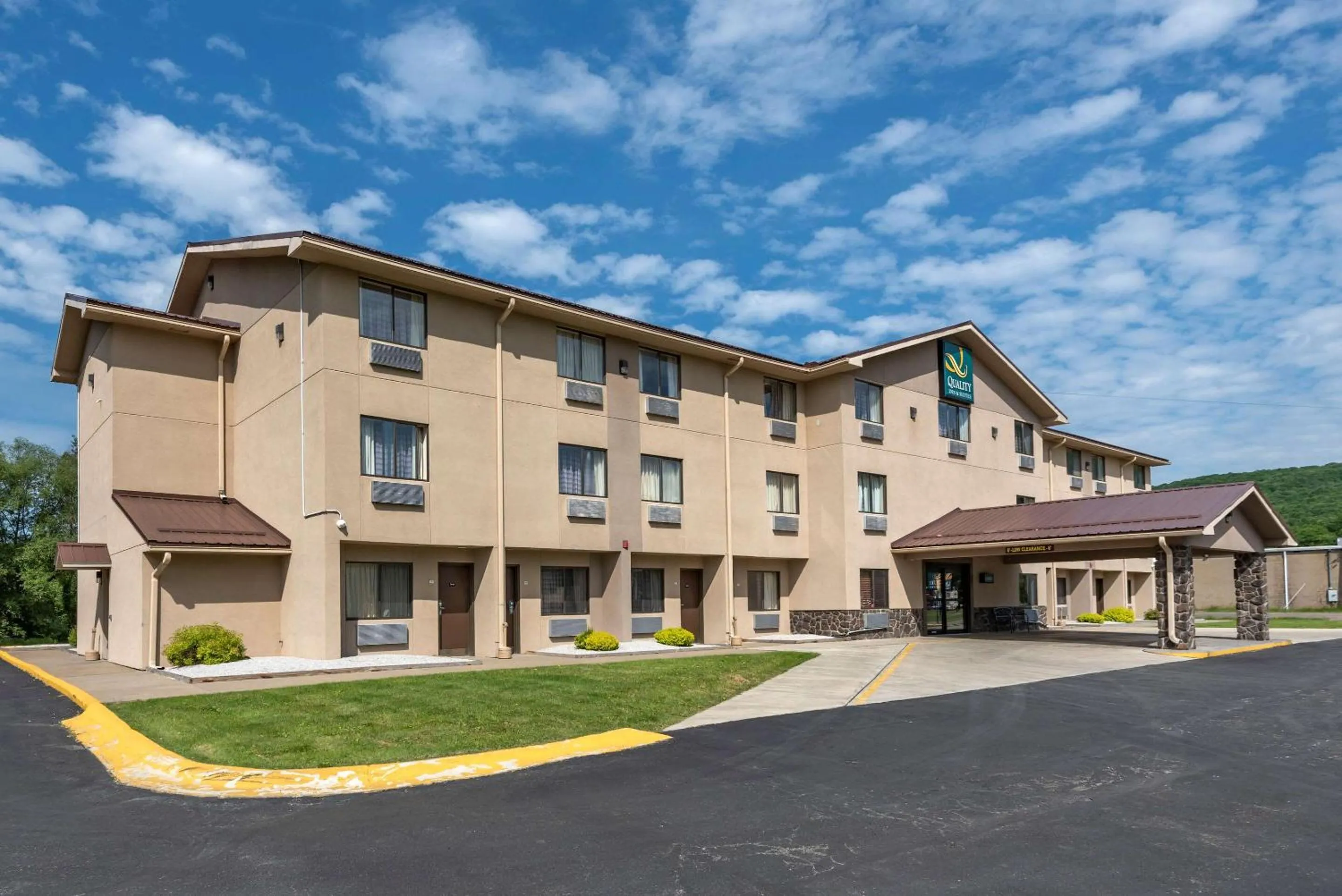 Property building in Quality Inn & Suites Warren