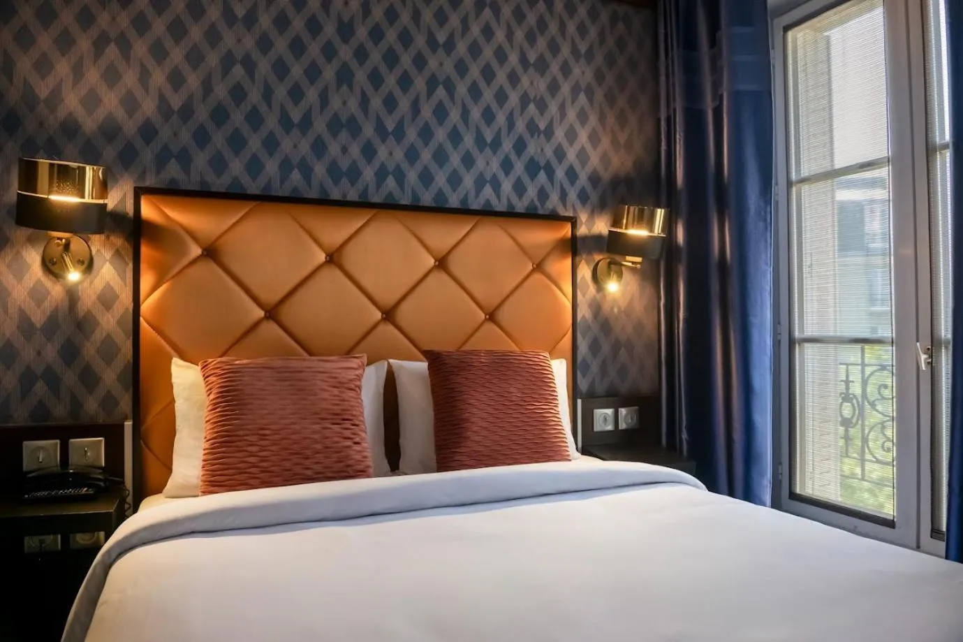 Bed in Hôtel du Parc Montparnasse