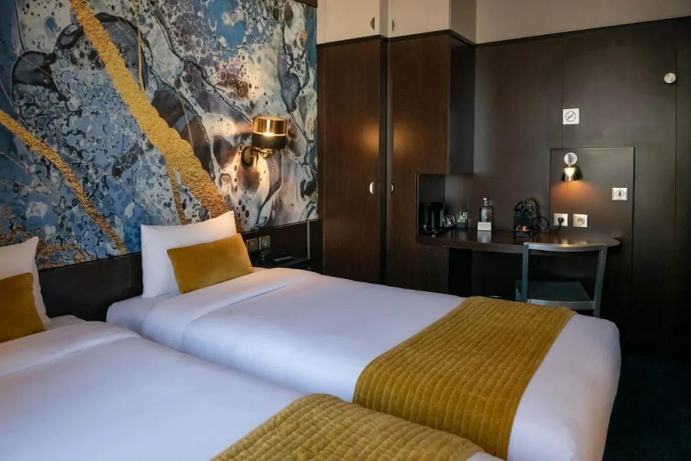 Bed in Hôtel du Parc Montparnasse