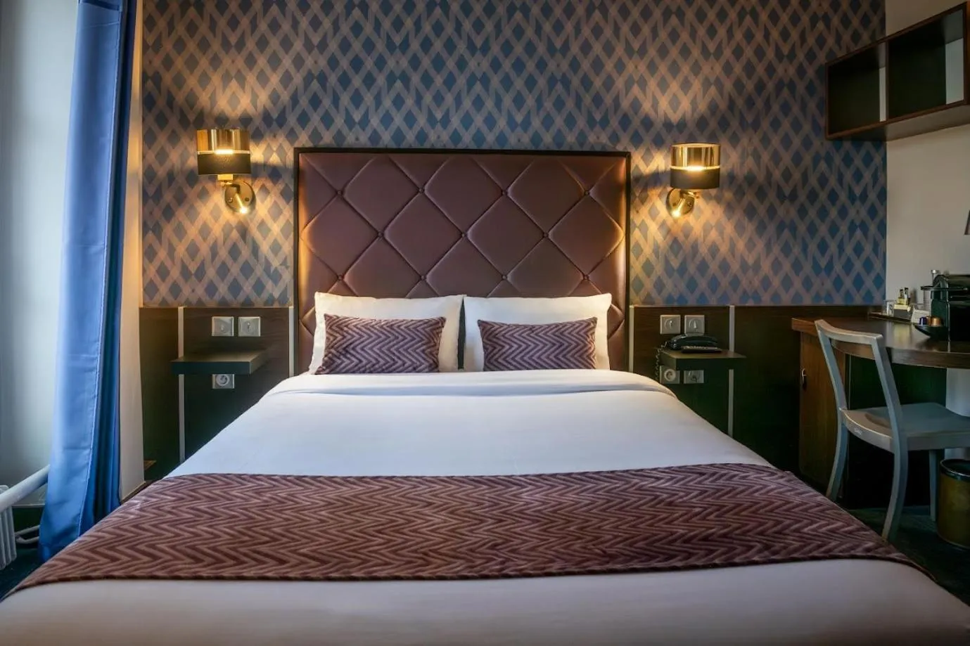 Bed in Hôtel du Parc Montparnasse