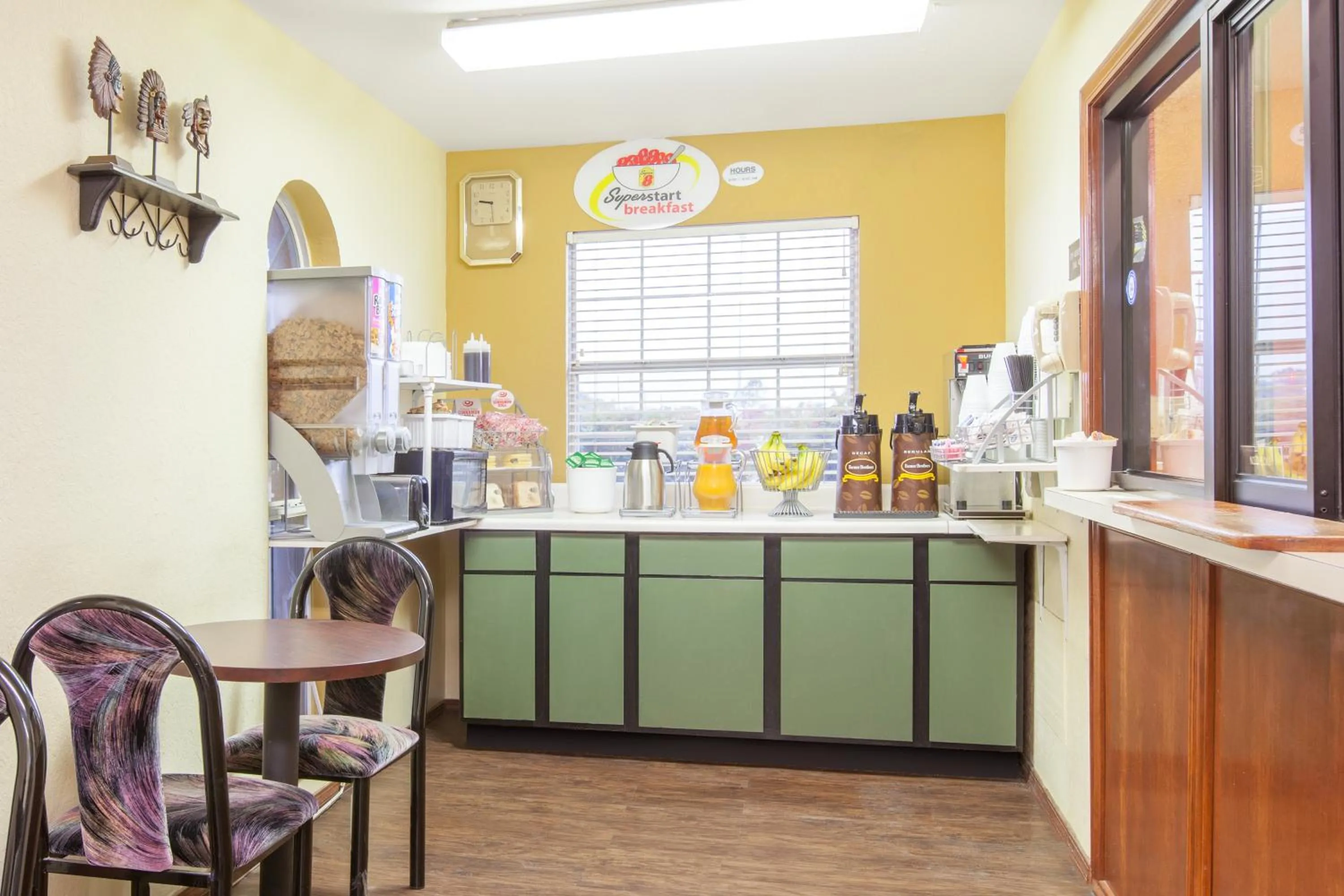 Dining area, Restaurant/Places to Eat in Super 8 by Wyndham Muskogee