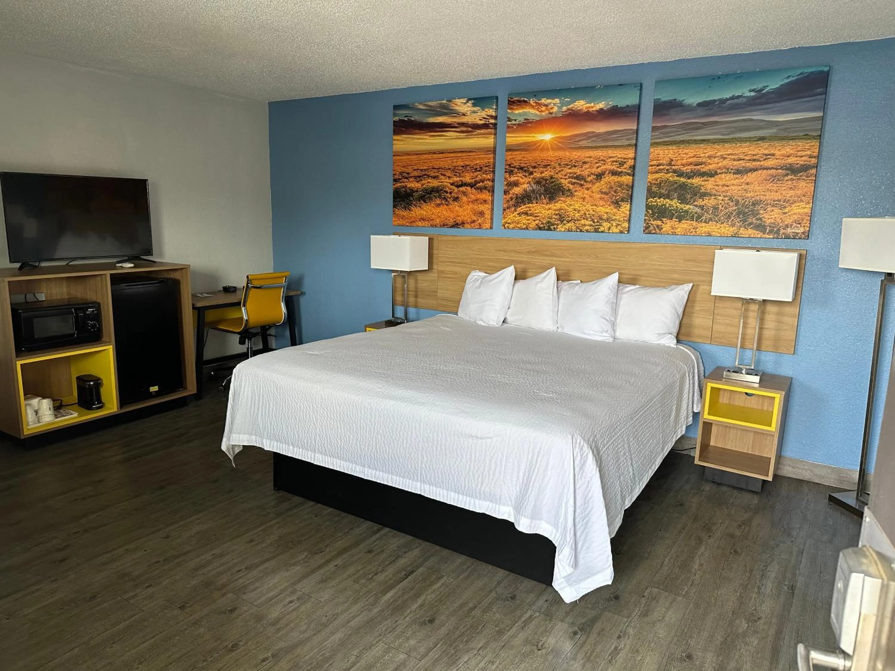 Bed in Days Inn by Wyndham Gatesville