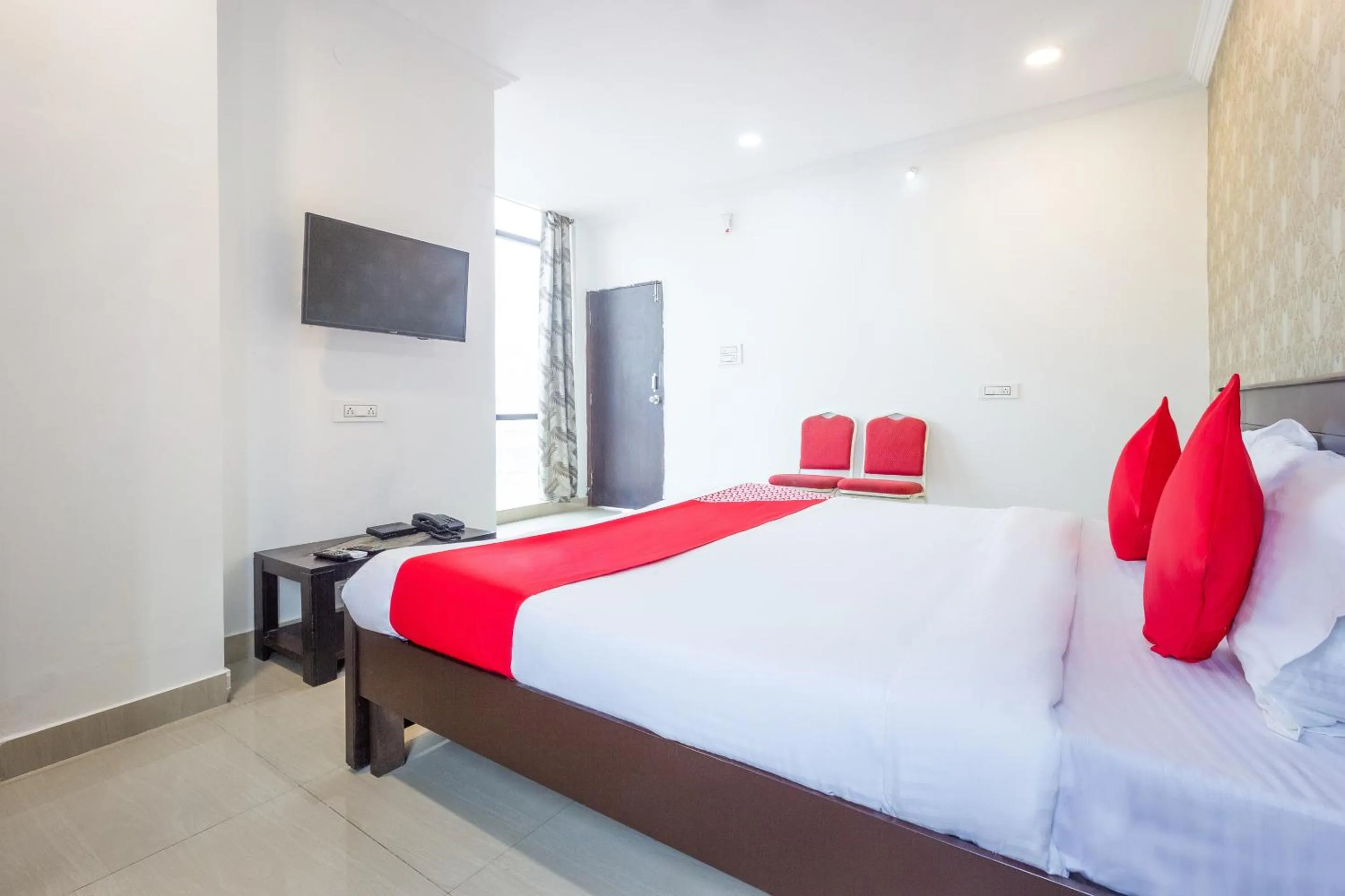 Bedroom, Bed in Hotel O Alpine Glow Heights