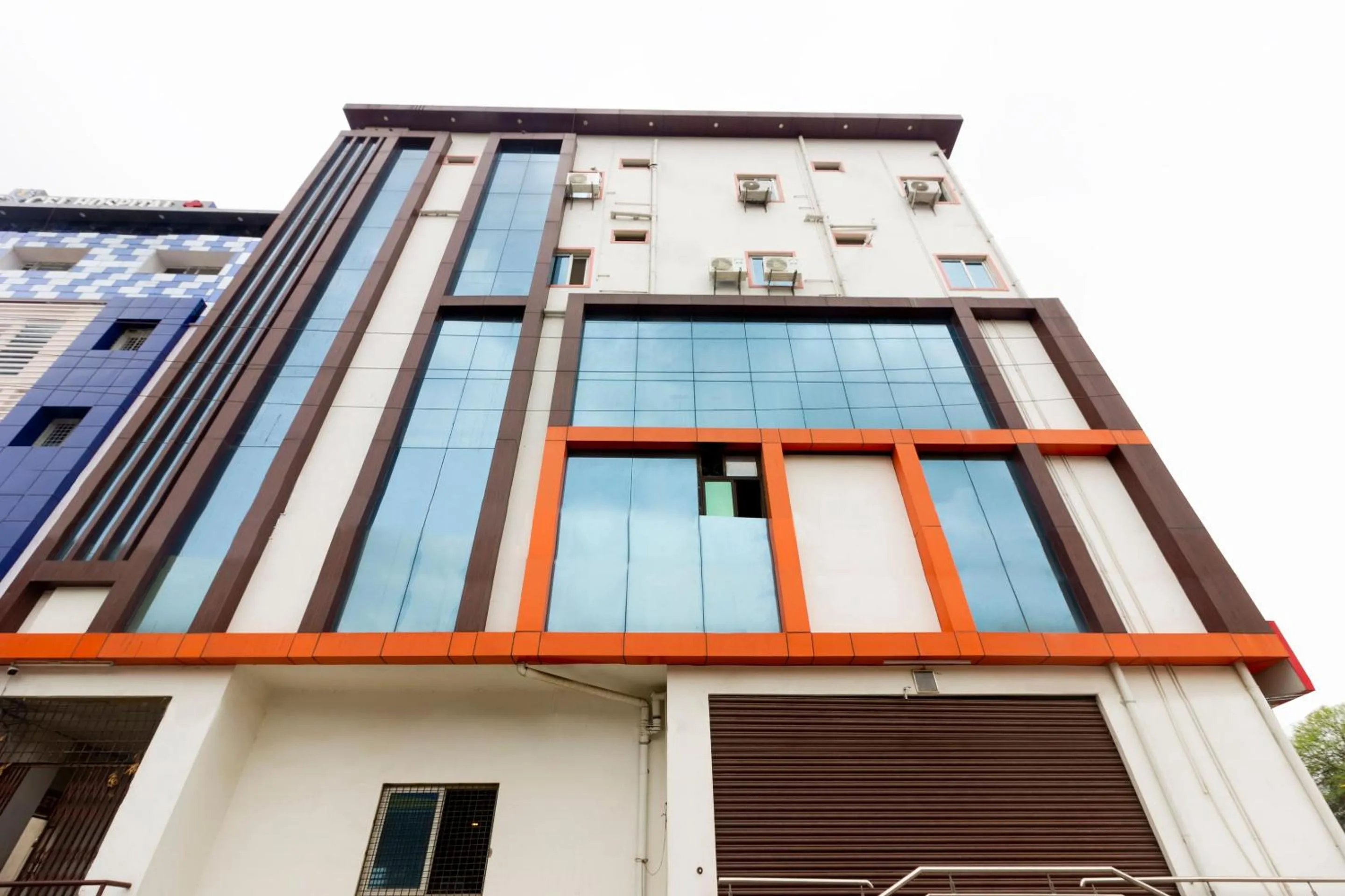 Facade/entrance in Hotel O Alpine Glow Heights