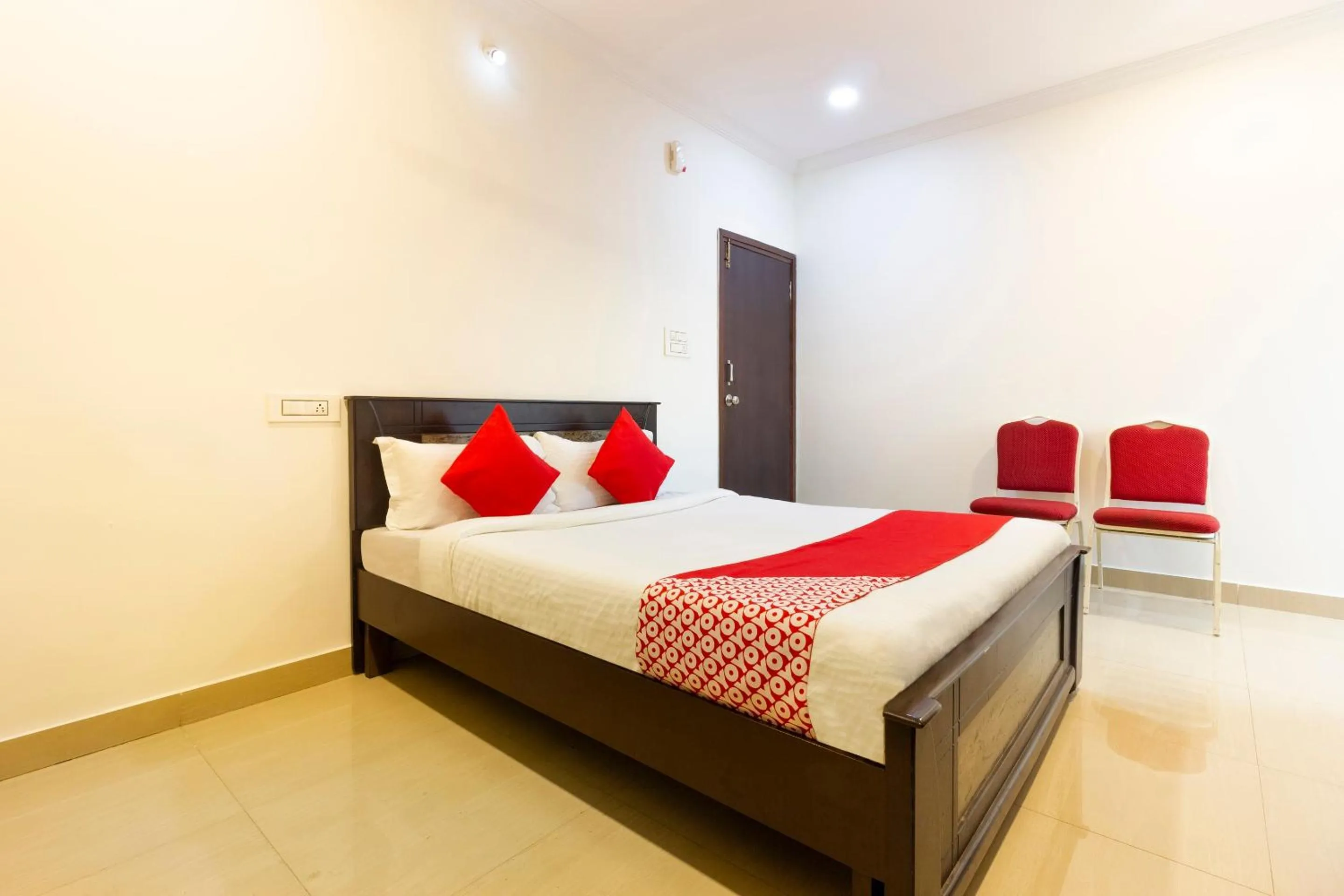 Bedroom, Bed in Super Hotel O Alpine Glow Heights