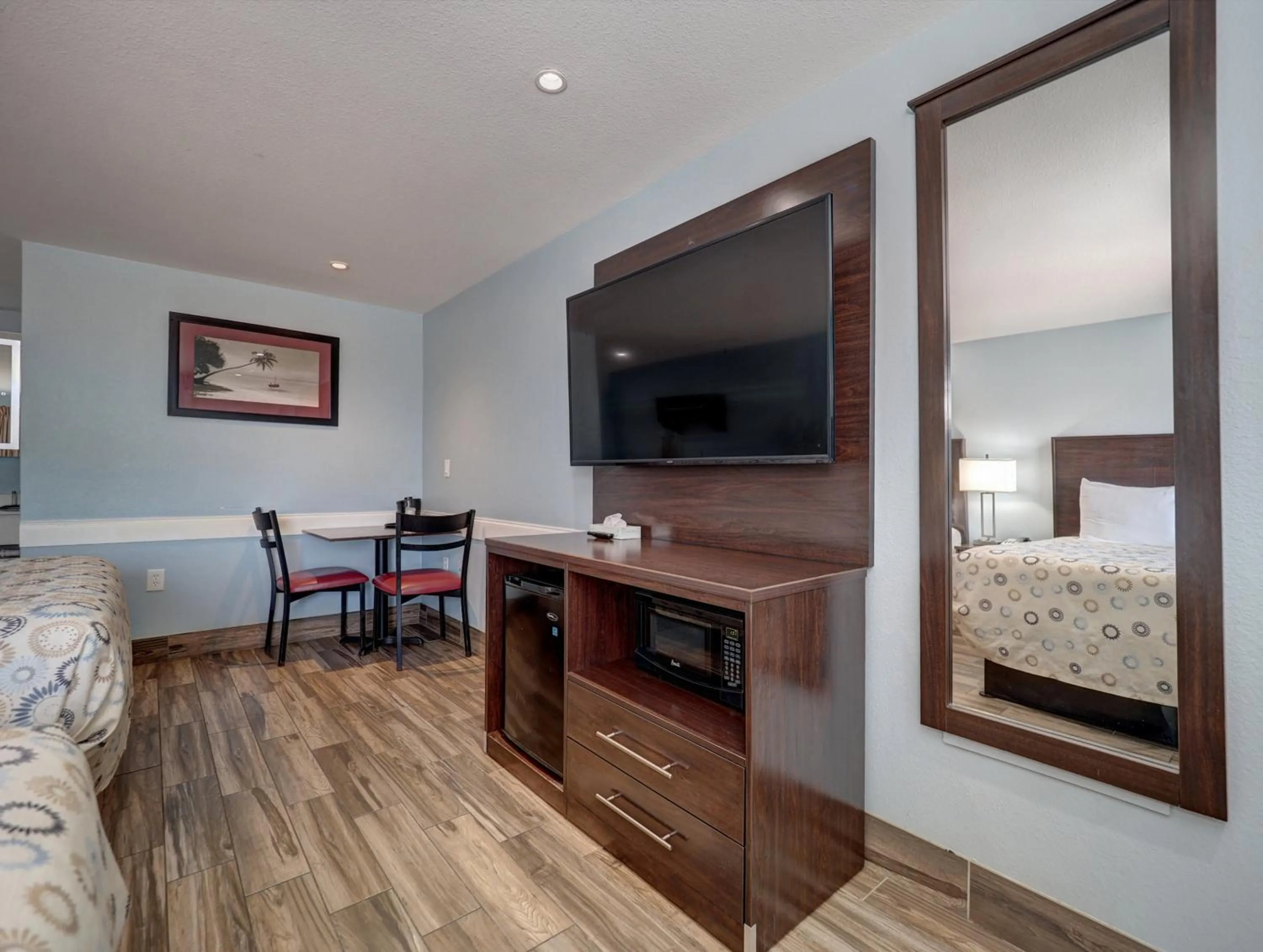 TV and multimedia, Bed in Ocean's Edge Hotel, Port Aransas,TX