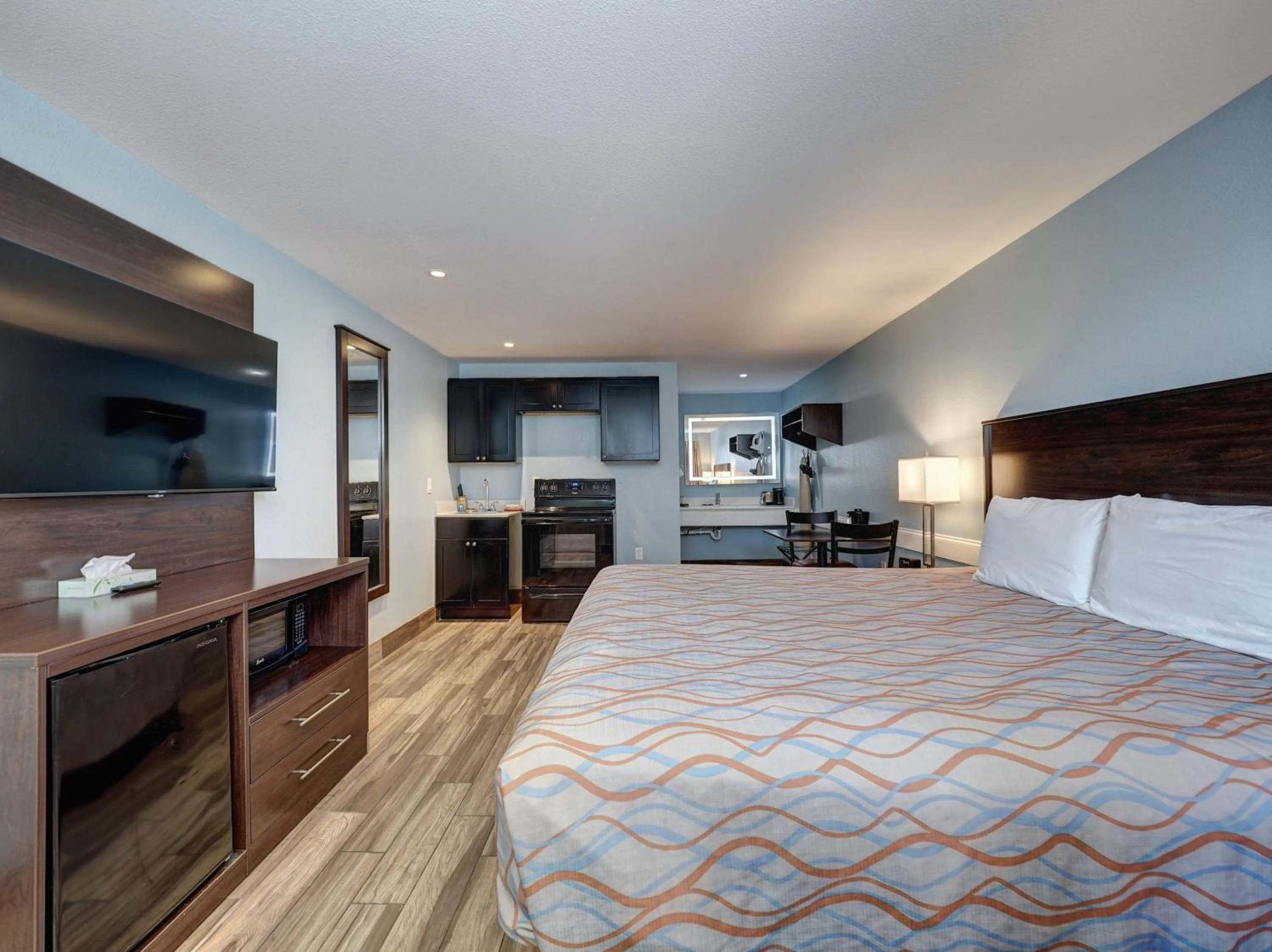 TV and multimedia, Bed in Ocean's Edge Hotel, Port Aransas,TX