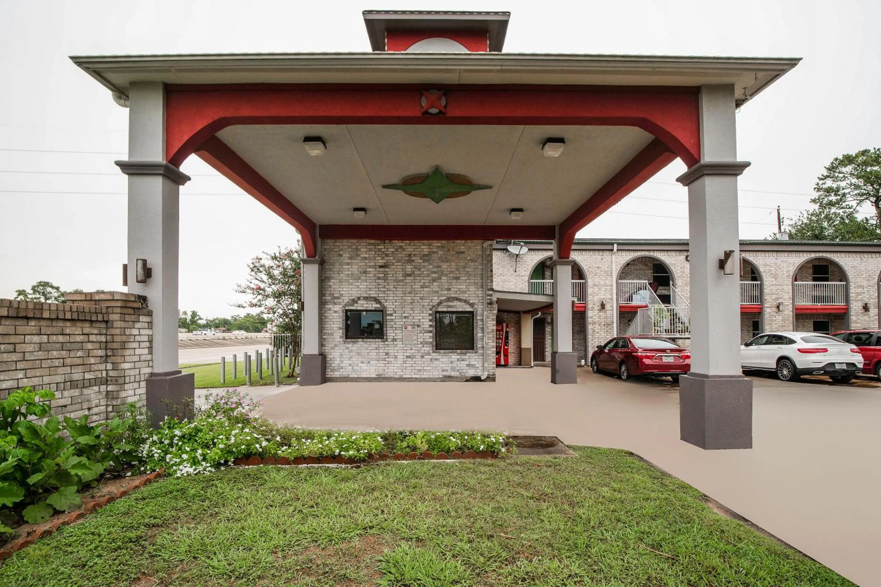 Property building in OYO Hotel Houston I-69 & I-610