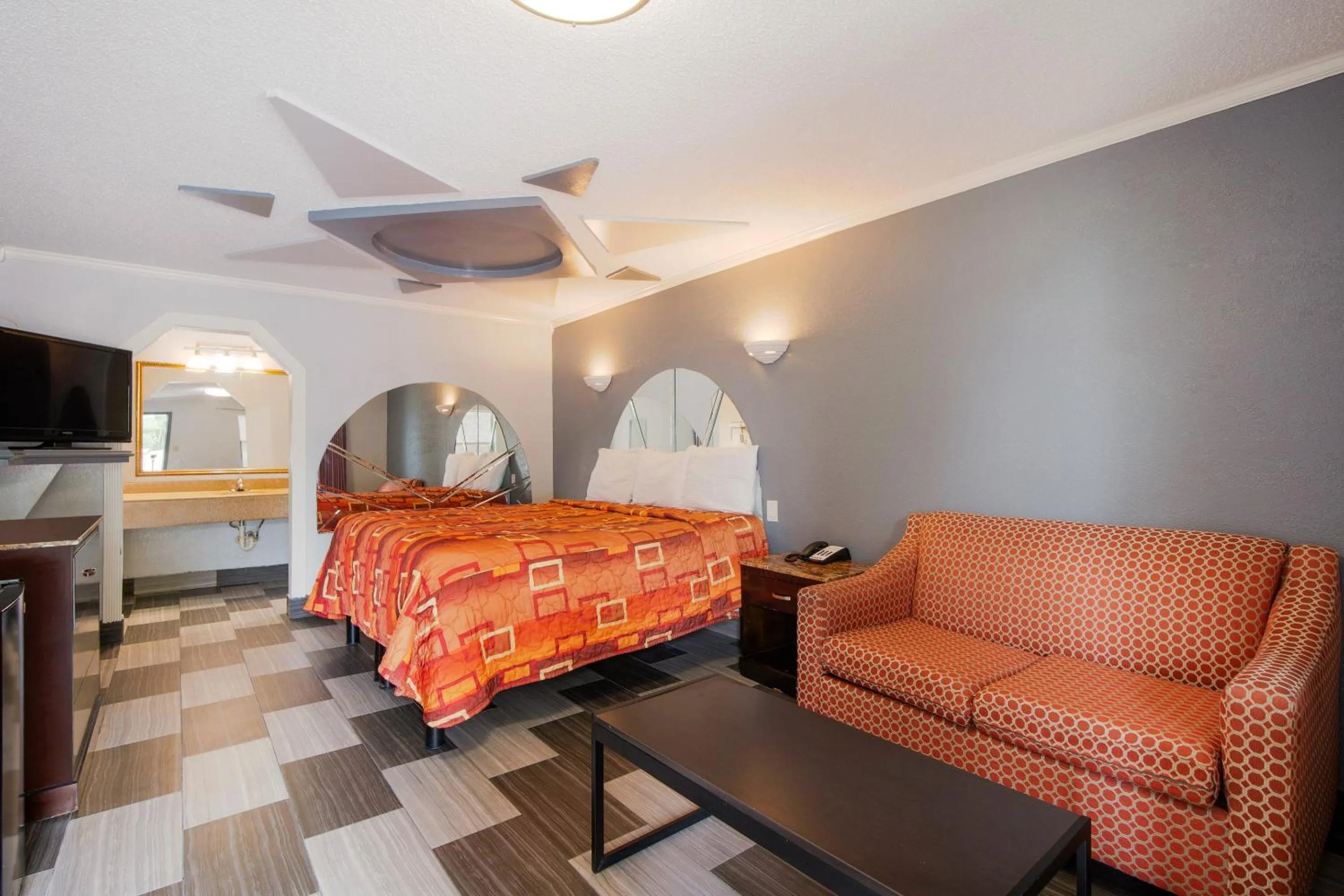 Bedroom, Seating Area in OYO Hotel Houston I-69 & I-610