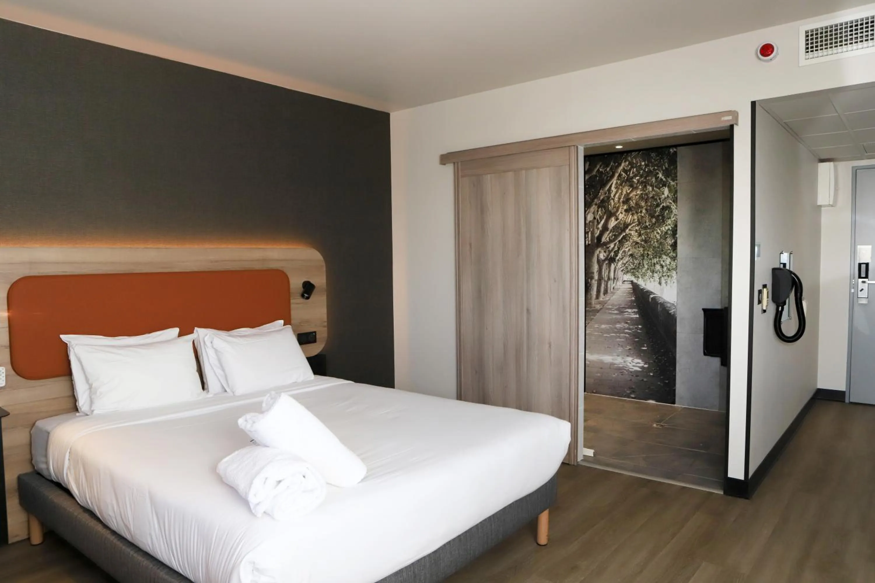 Bedroom, Bed in Campanile Toulouse Balma - Cité de l'Espace