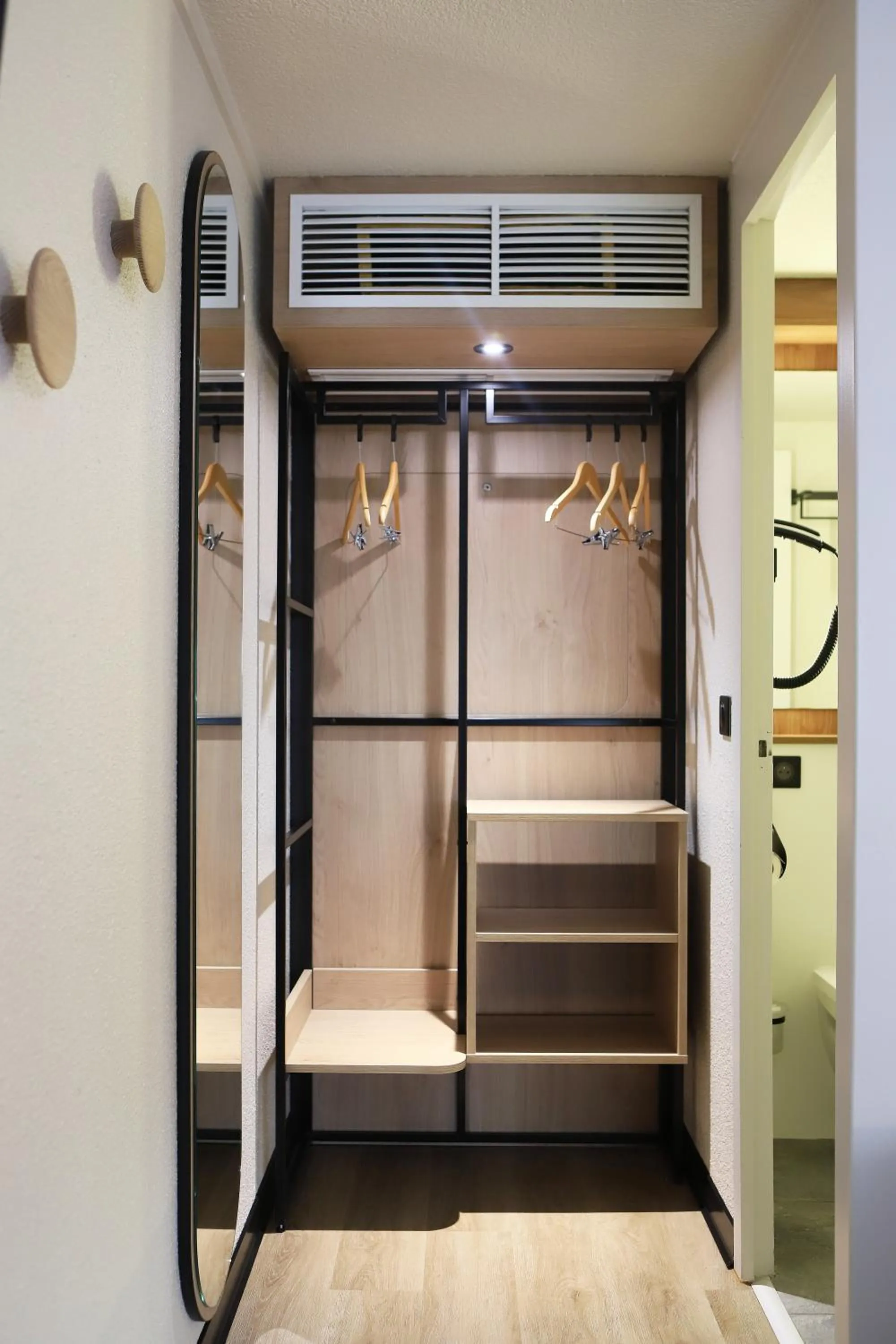 Bedroom in Campanile Toulouse Balma - Cité de l'Espace