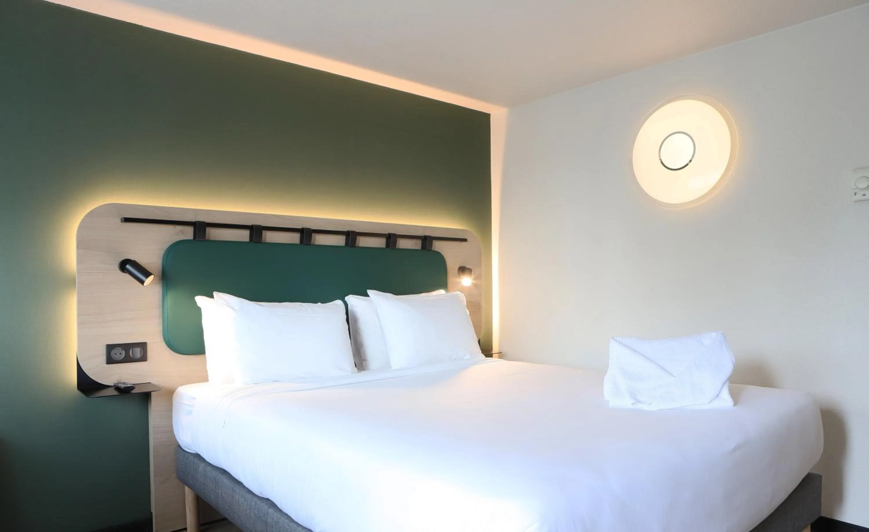 Photo of the whole room, Bed in Campanile Toulouse Balma - Cité de l'Espace