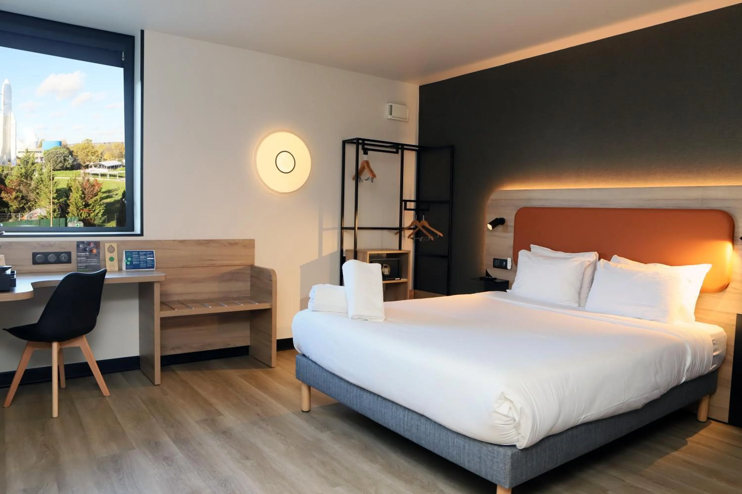 Photo of the whole room, Bed in Campanile Toulouse Balma - Cité de l'Espace